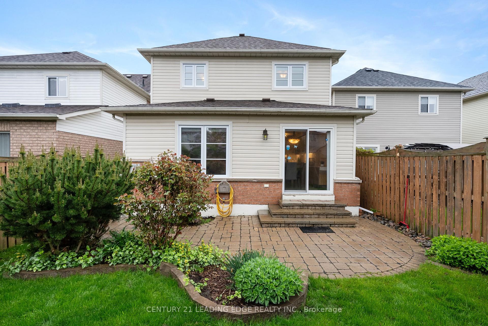 Photo 31 of 37 Steamer Drive, Whitby, Port Whitby — HOMEH