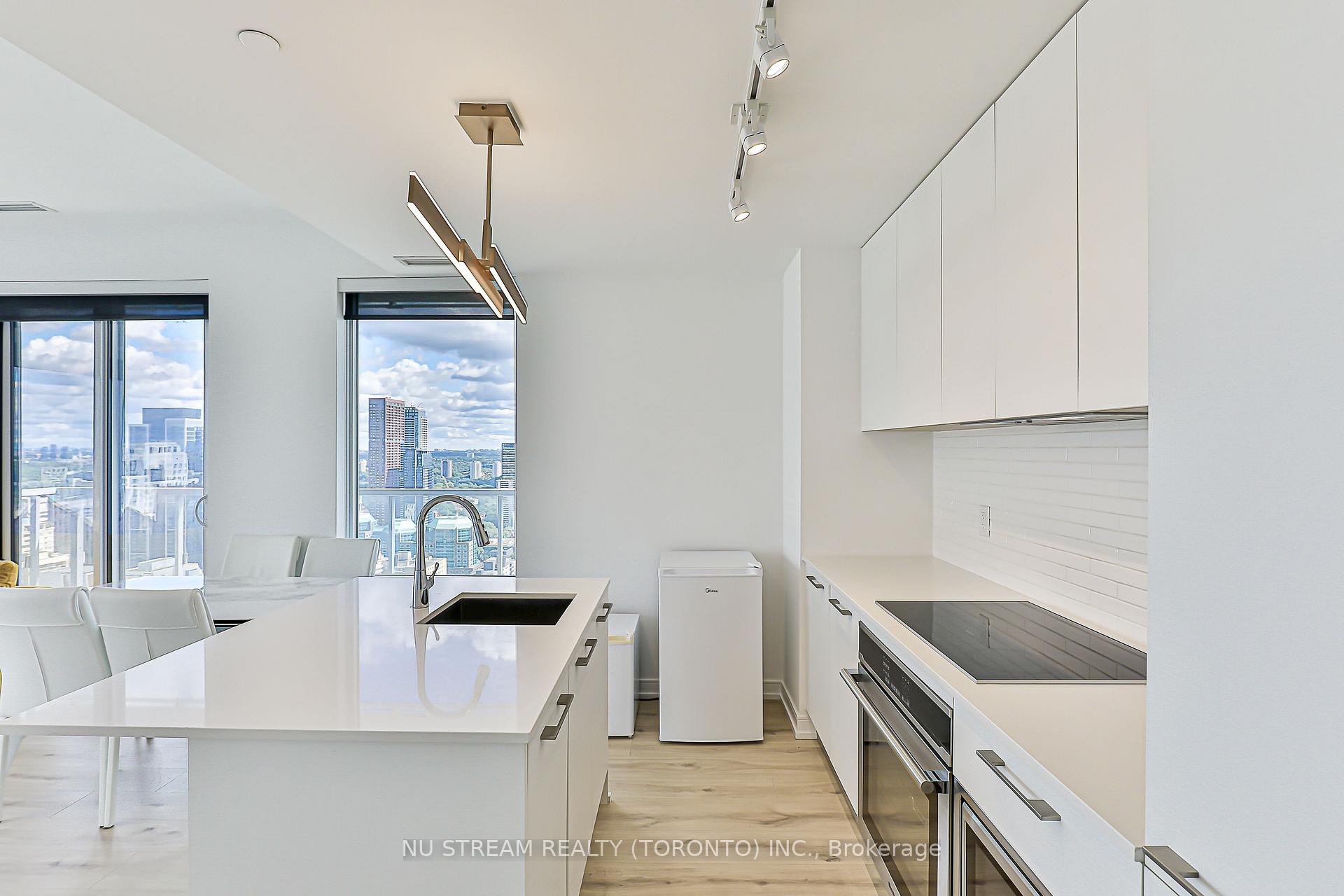 Photo 8 of Unit 4202, 3 Gloucester Street, Toronto, Church-Yonge Corridor — HOMEH