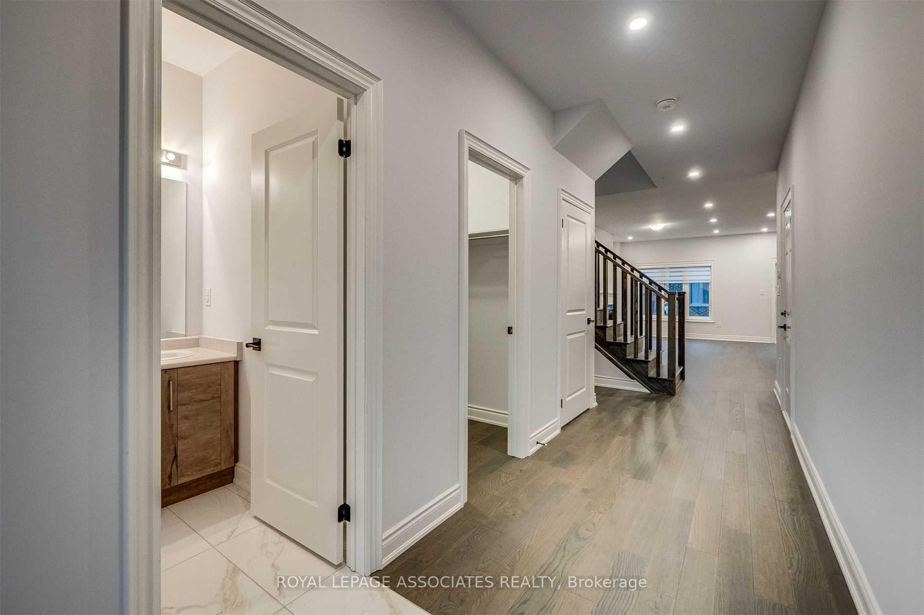 Photo 2 of 16 Ballinger Way, Uxbridge — HOMEH