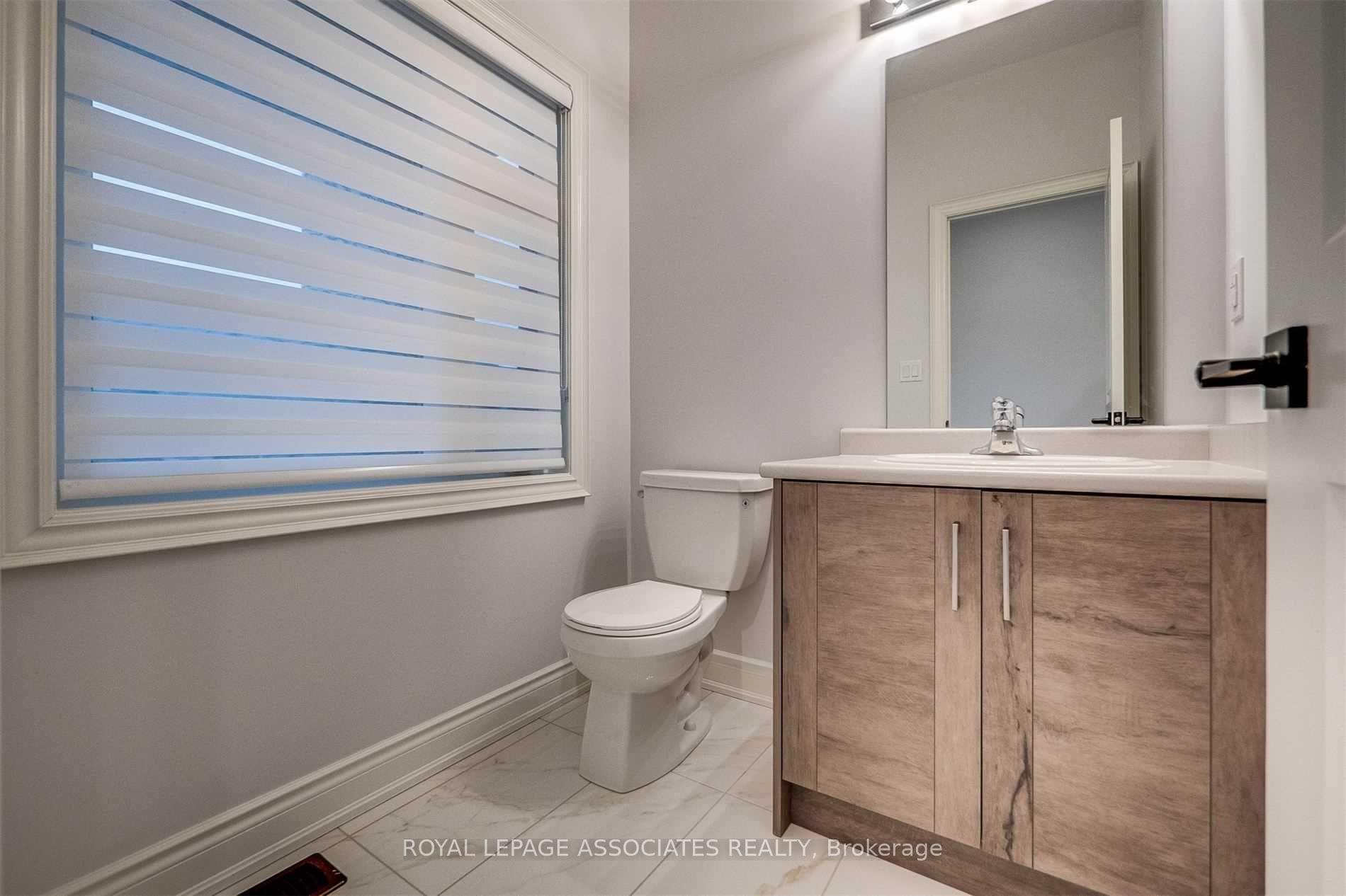 Photo 4 of 16 Ballinger Way, Uxbridge — HOMEH