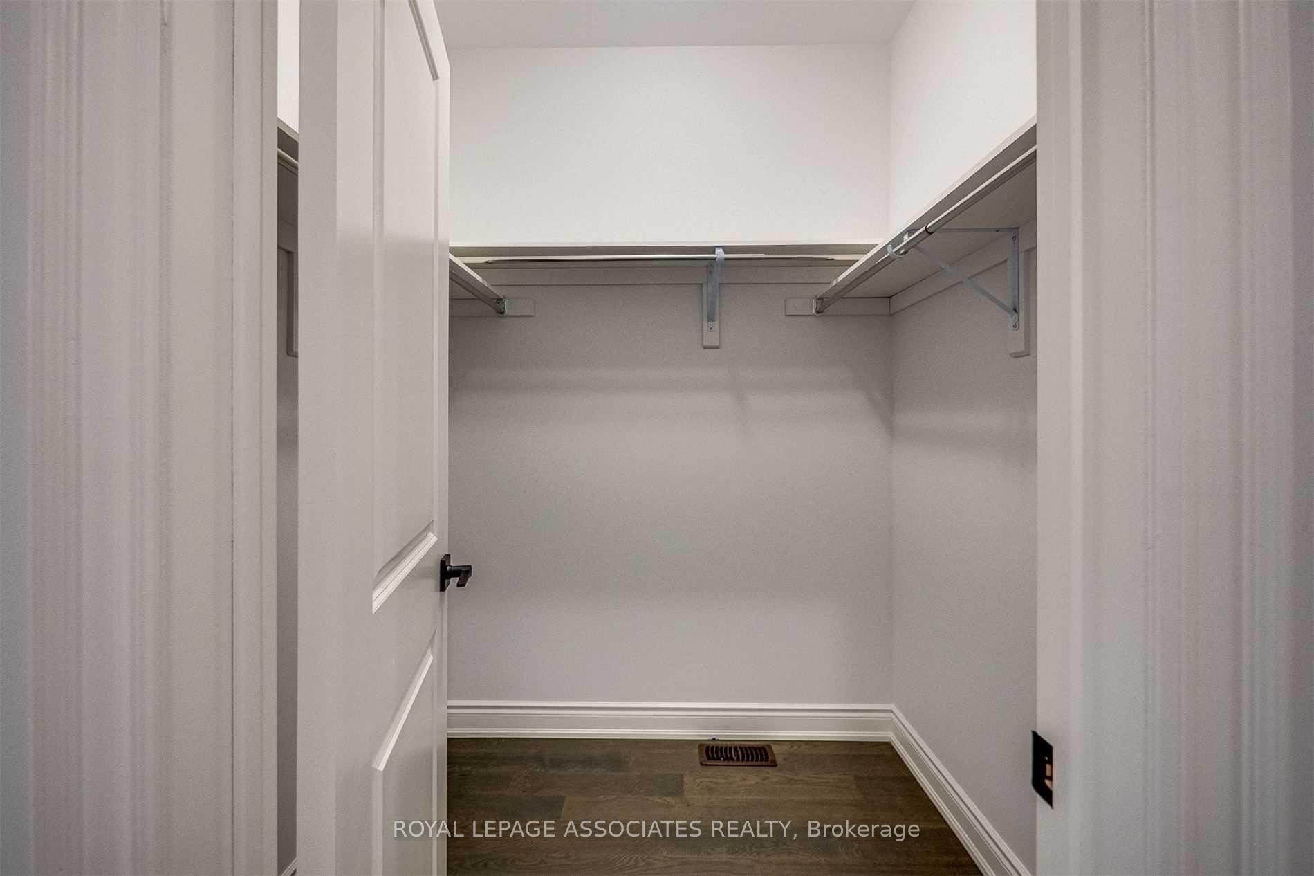 Photo 3 of 16 Ballinger Way, Uxbridge — HOMEH