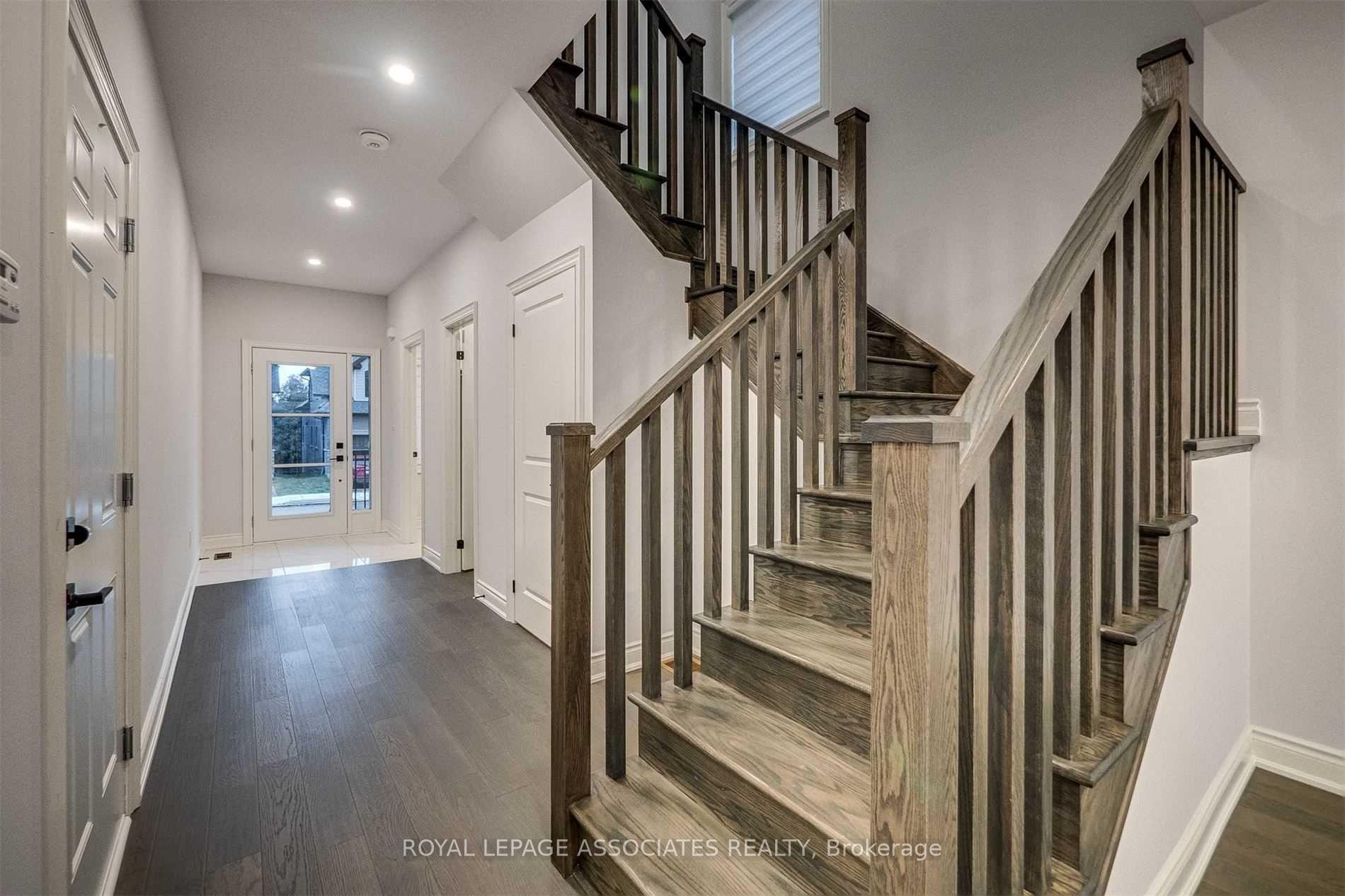 Photo 6 of 16 Ballinger Way, Uxbridge — HOMEH