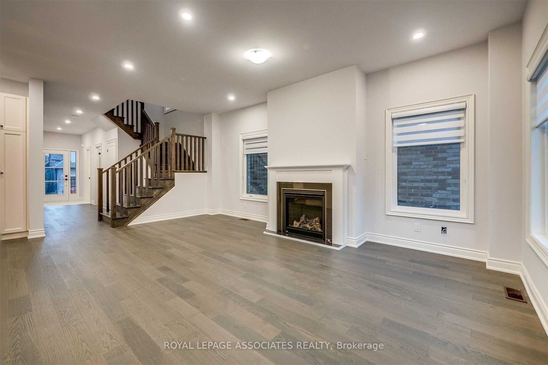 Photo 9 of 16 Ballinger Way, Uxbridge — HOMEH