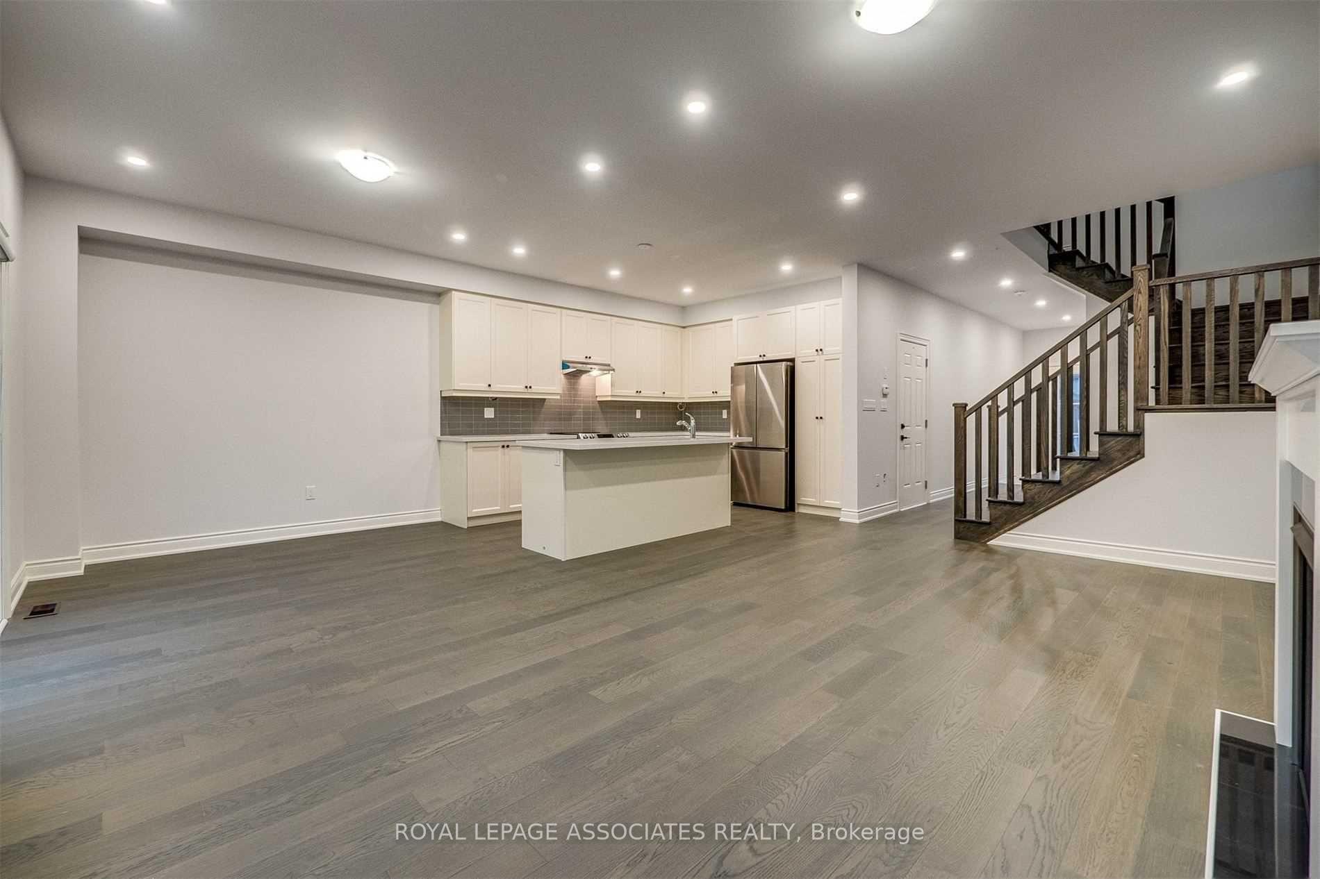 Photo 5 of 16 Ballinger Way, Uxbridge — HOMEH