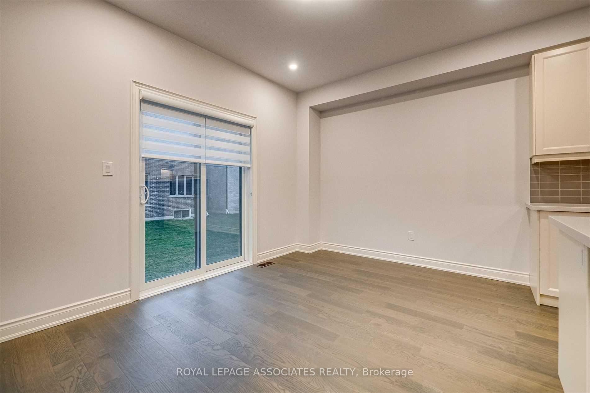 Photo 14 of 16 Ballinger Way, Uxbridge — HOMEH