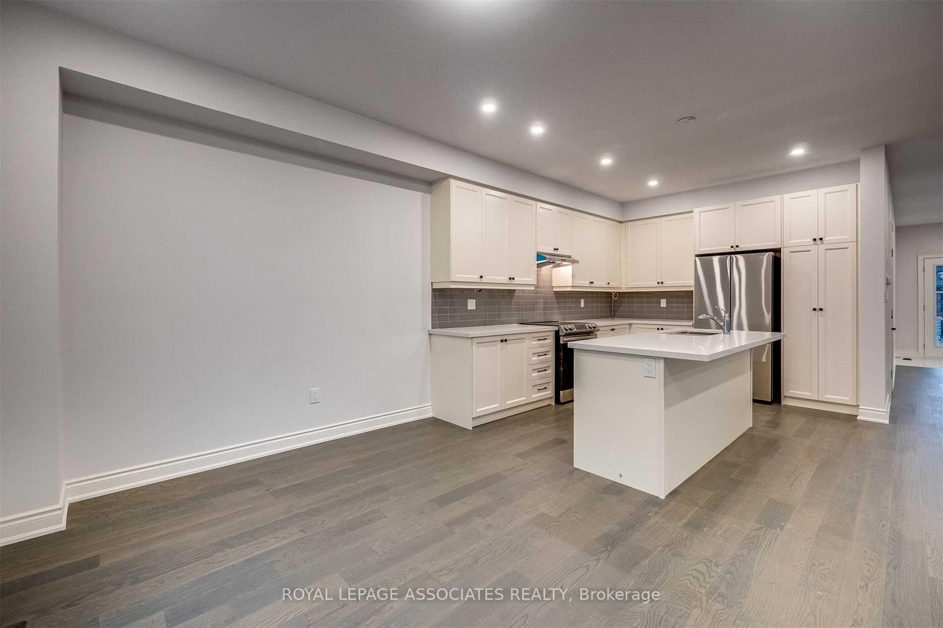Photo 15 of 16 Ballinger Way, Uxbridge — HOMEH