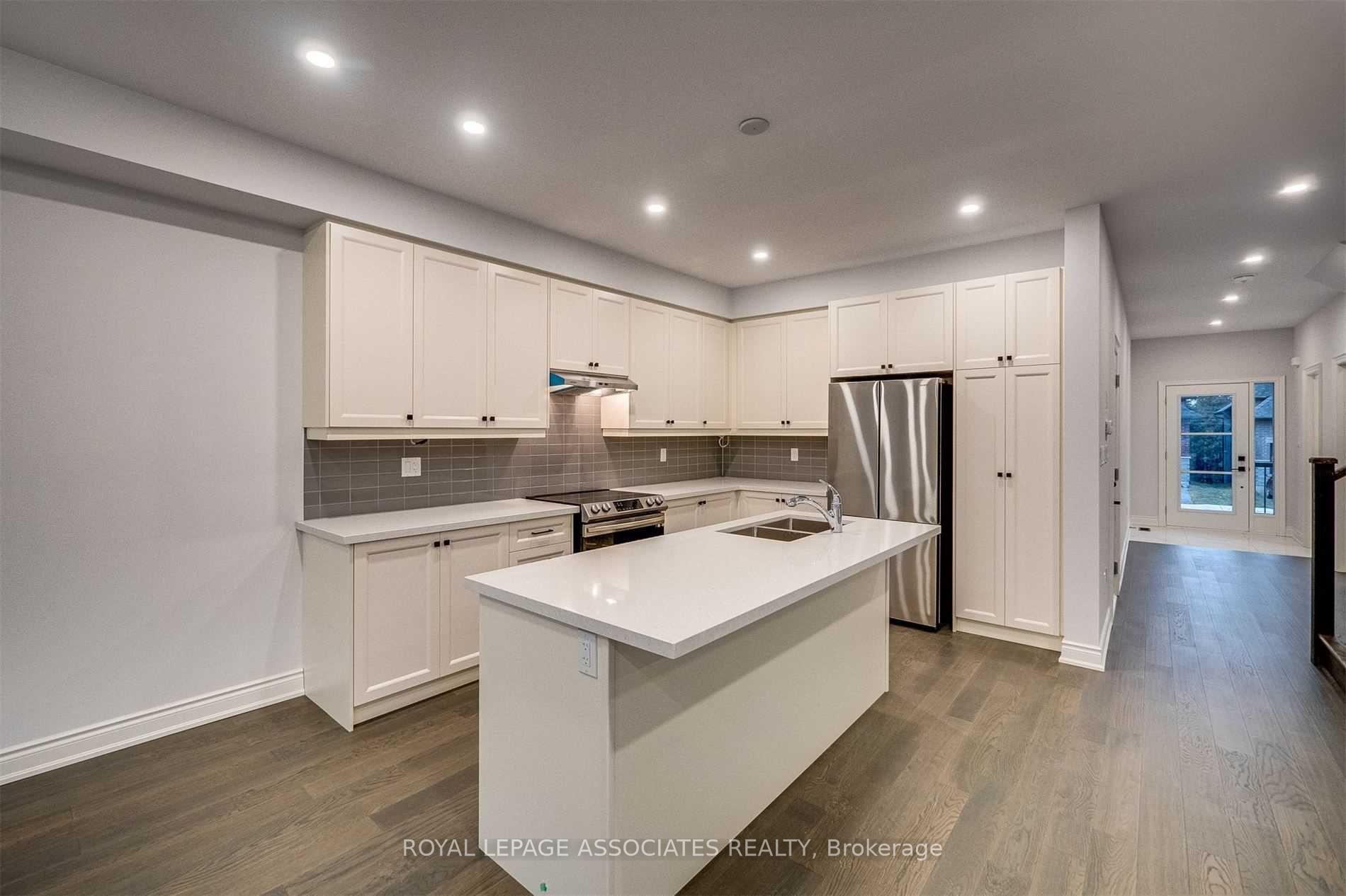 Photo 8 of 16 Ballinger Way, Uxbridge — HOMEH