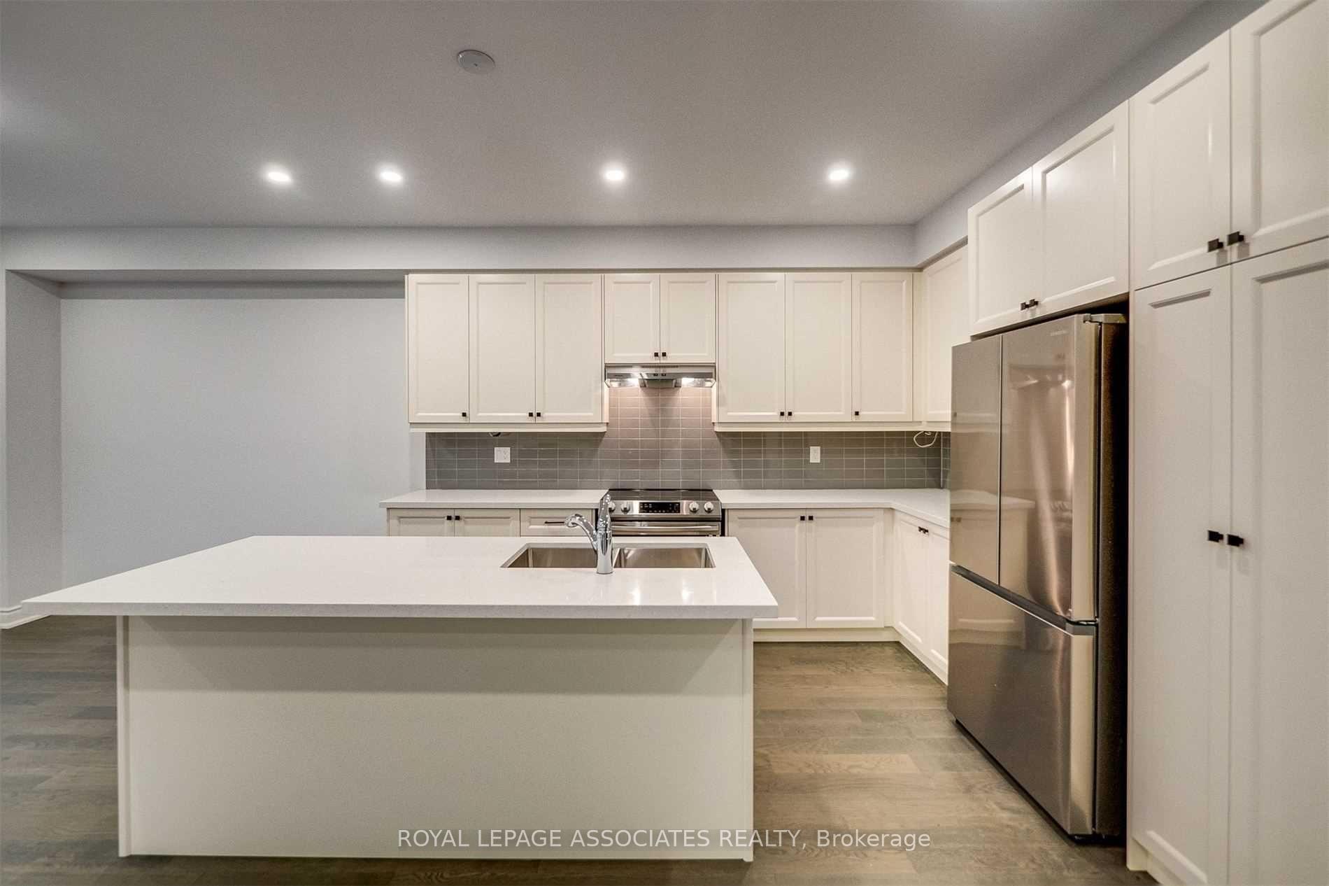 Photo 13 of 16 Ballinger Way, Uxbridge — HOMEH