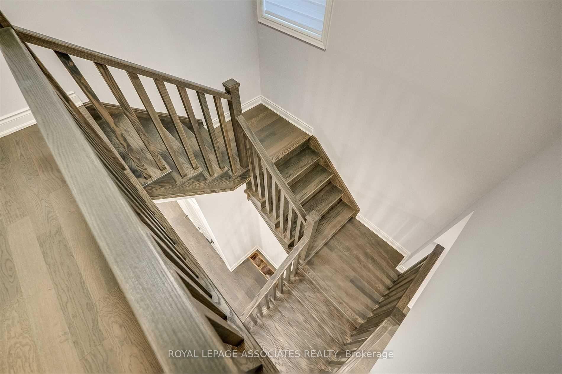 Photo 18 of 16 Ballinger Way, Uxbridge — HOMEH