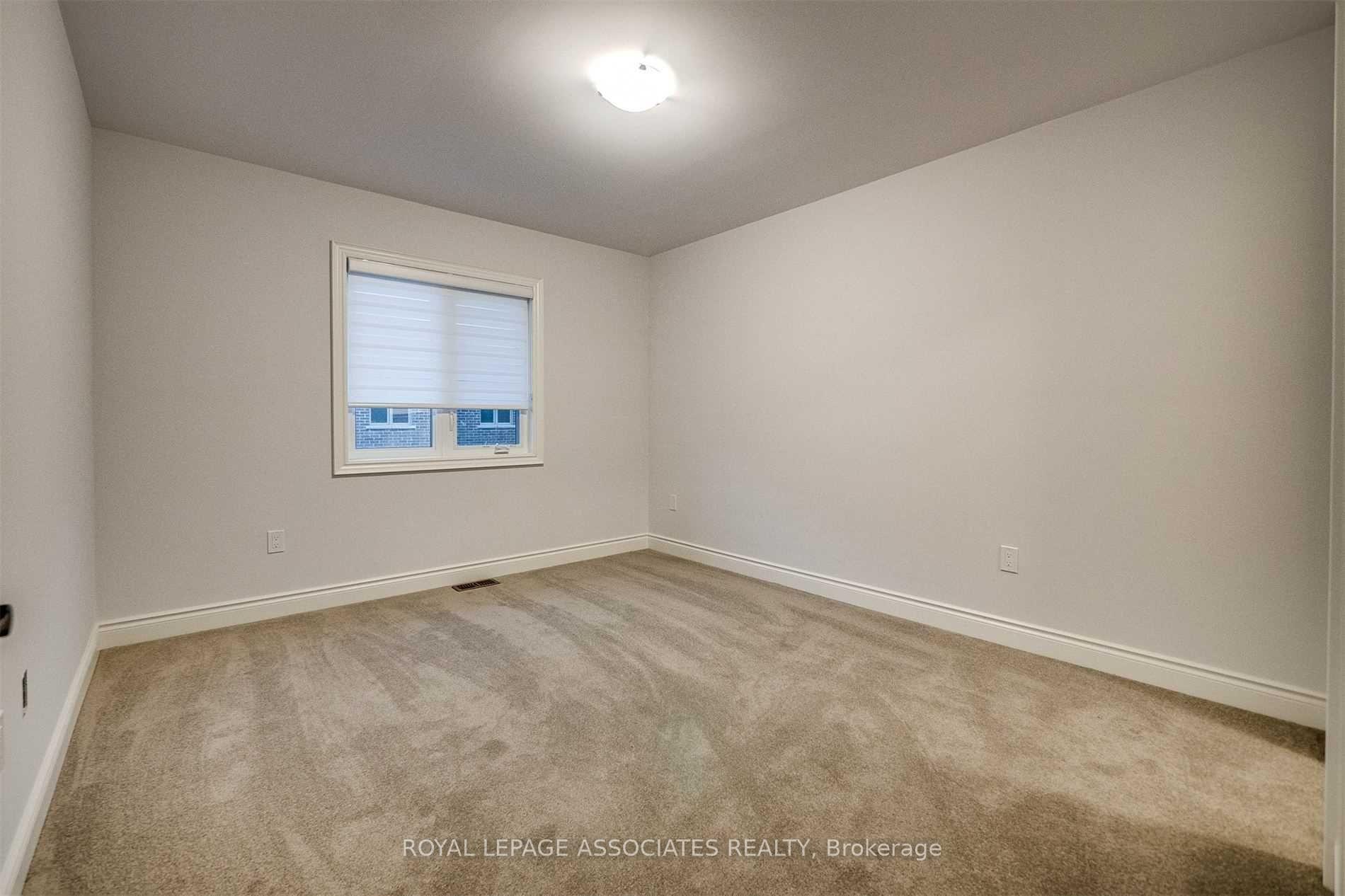 Photo 21 of 16 Ballinger Way, Uxbridge — HOMEH