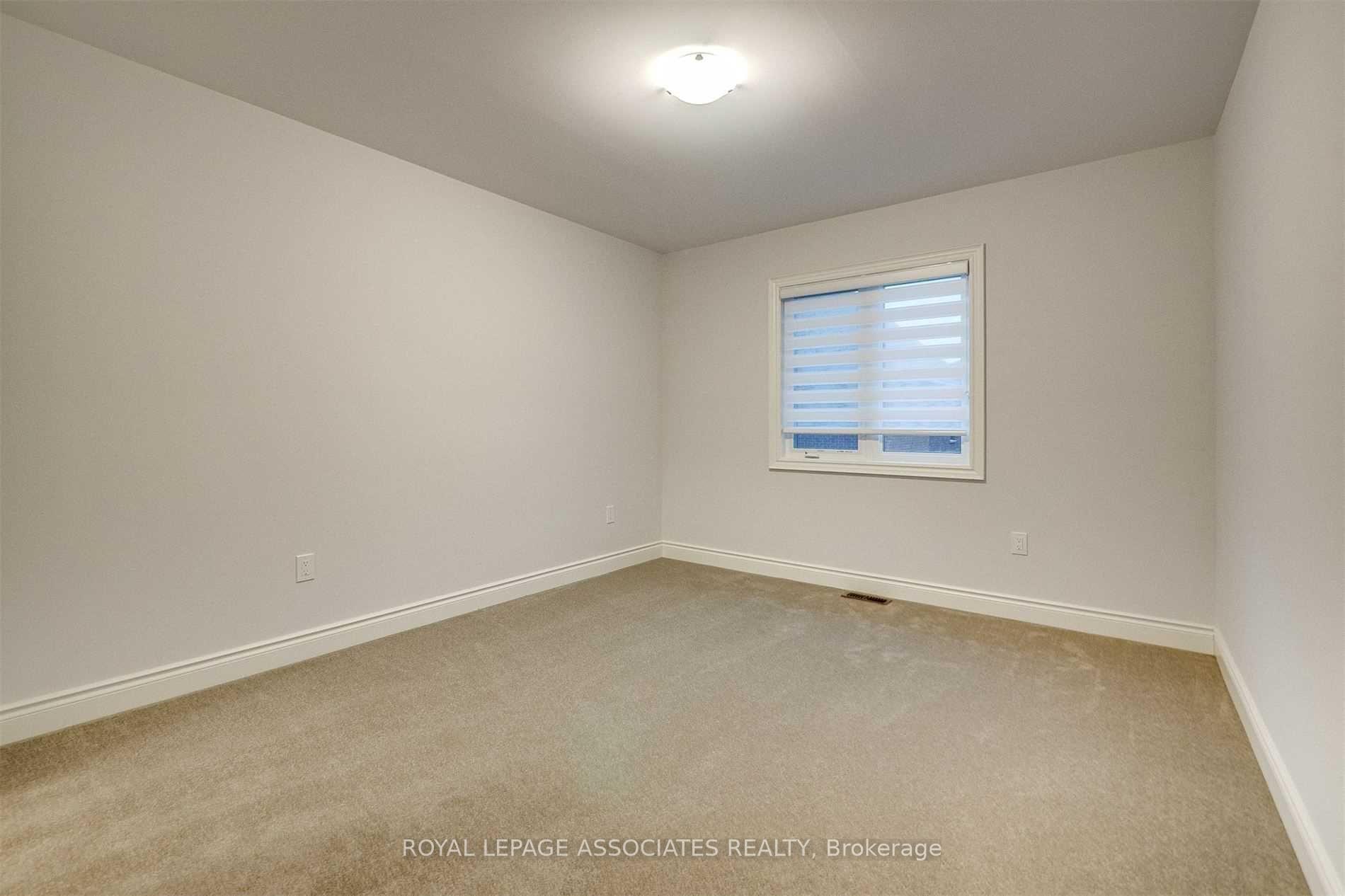 Photo 40 of 16 Ballinger Way, Uxbridge — HOMEH