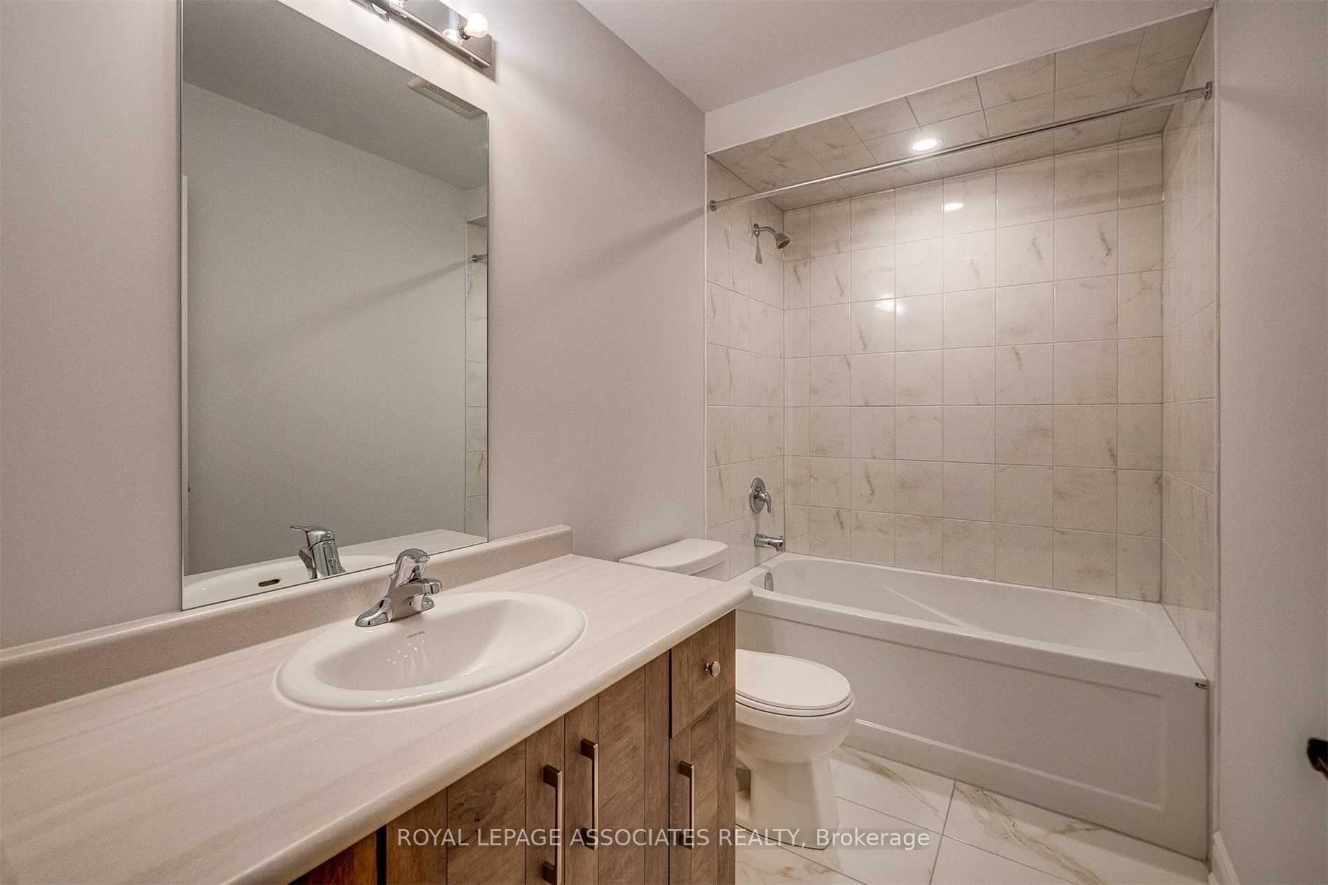 Photo 25 of 16 Ballinger Way, Uxbridge — HOMEH