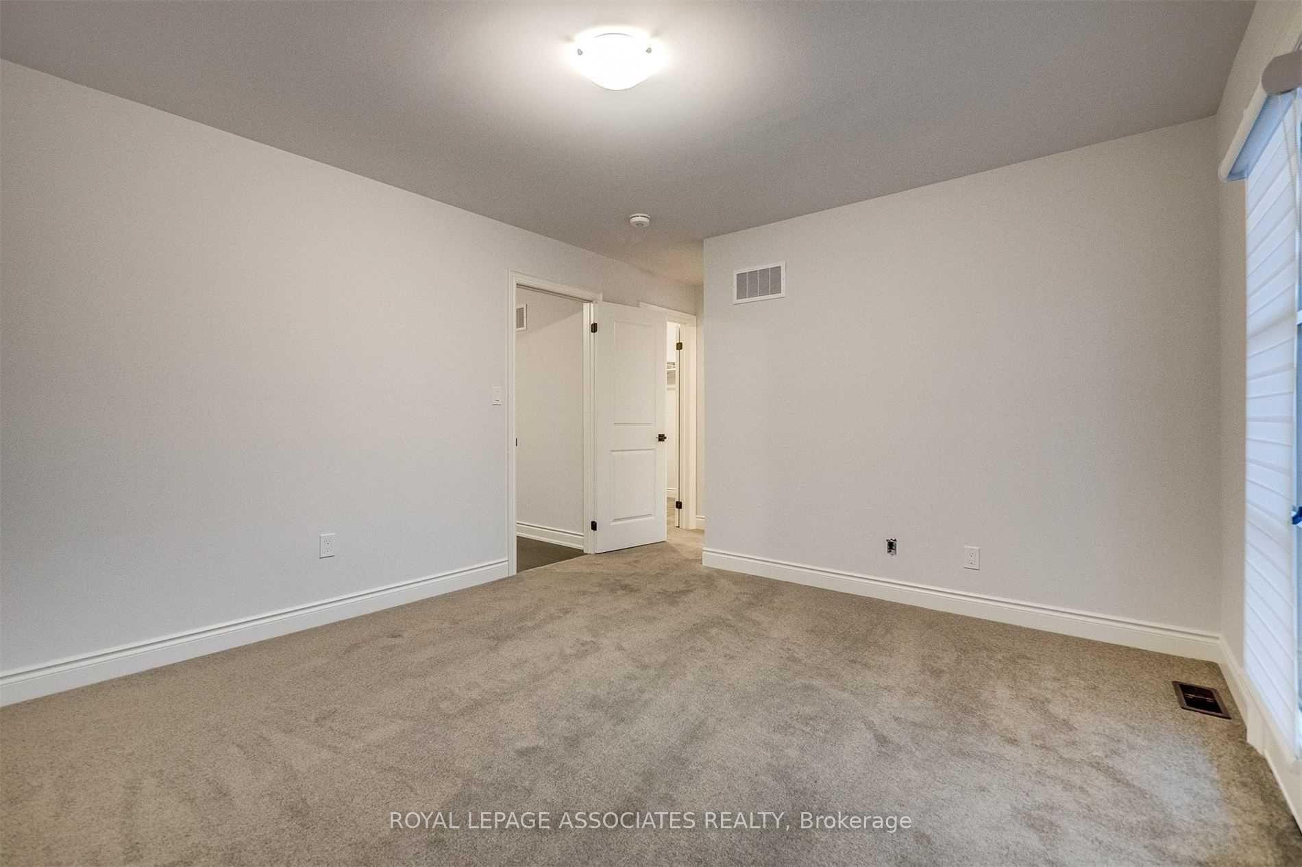 Photo 31 of 16 Ballinger Way, Uxbridge — HOMEH