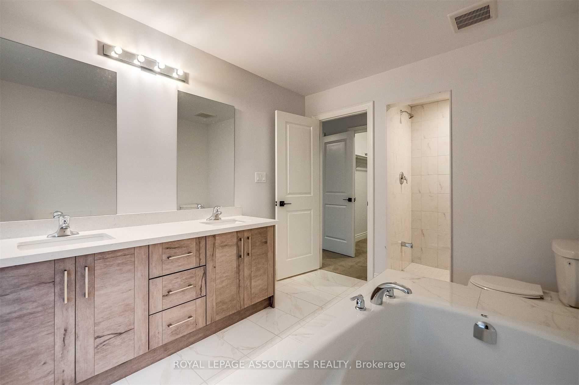 Photo 32 of 16 Ballinger Way, Uxbridge — HOMEH