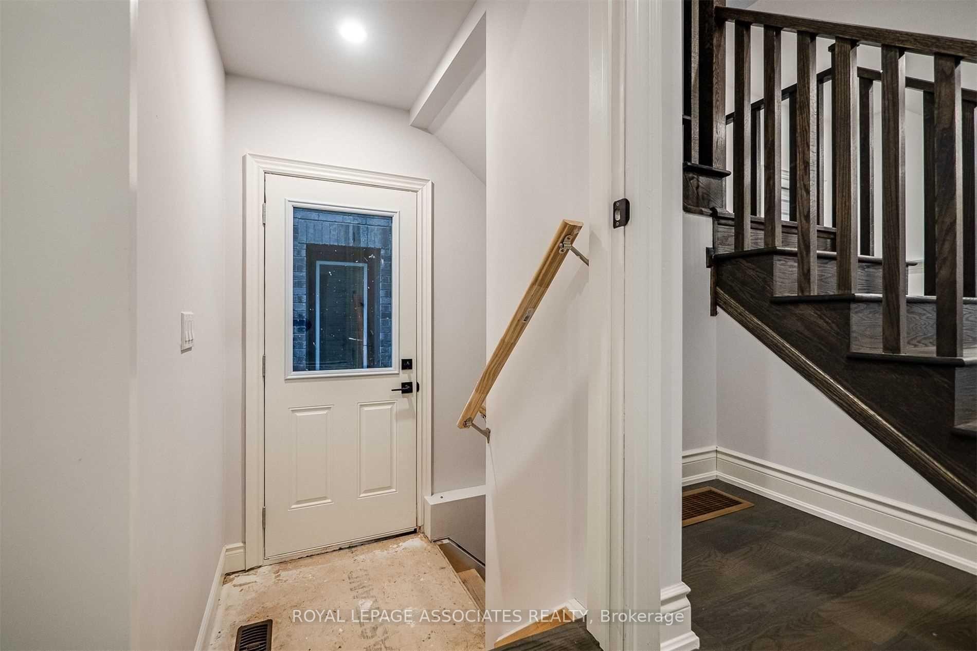 Photo 38 of 16 Ballinger Way, Uxbridge — HOMEH