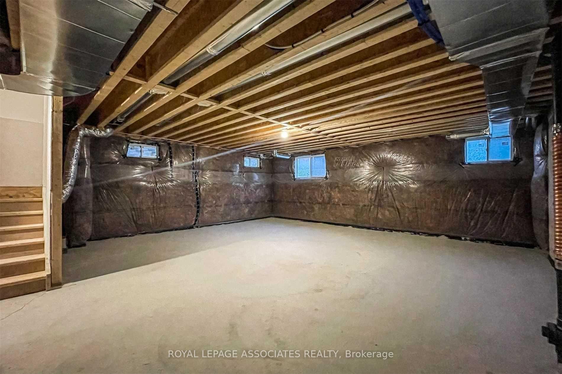 Photo 37 of 16 Ballinger Way, Uxbridge — HOMEH