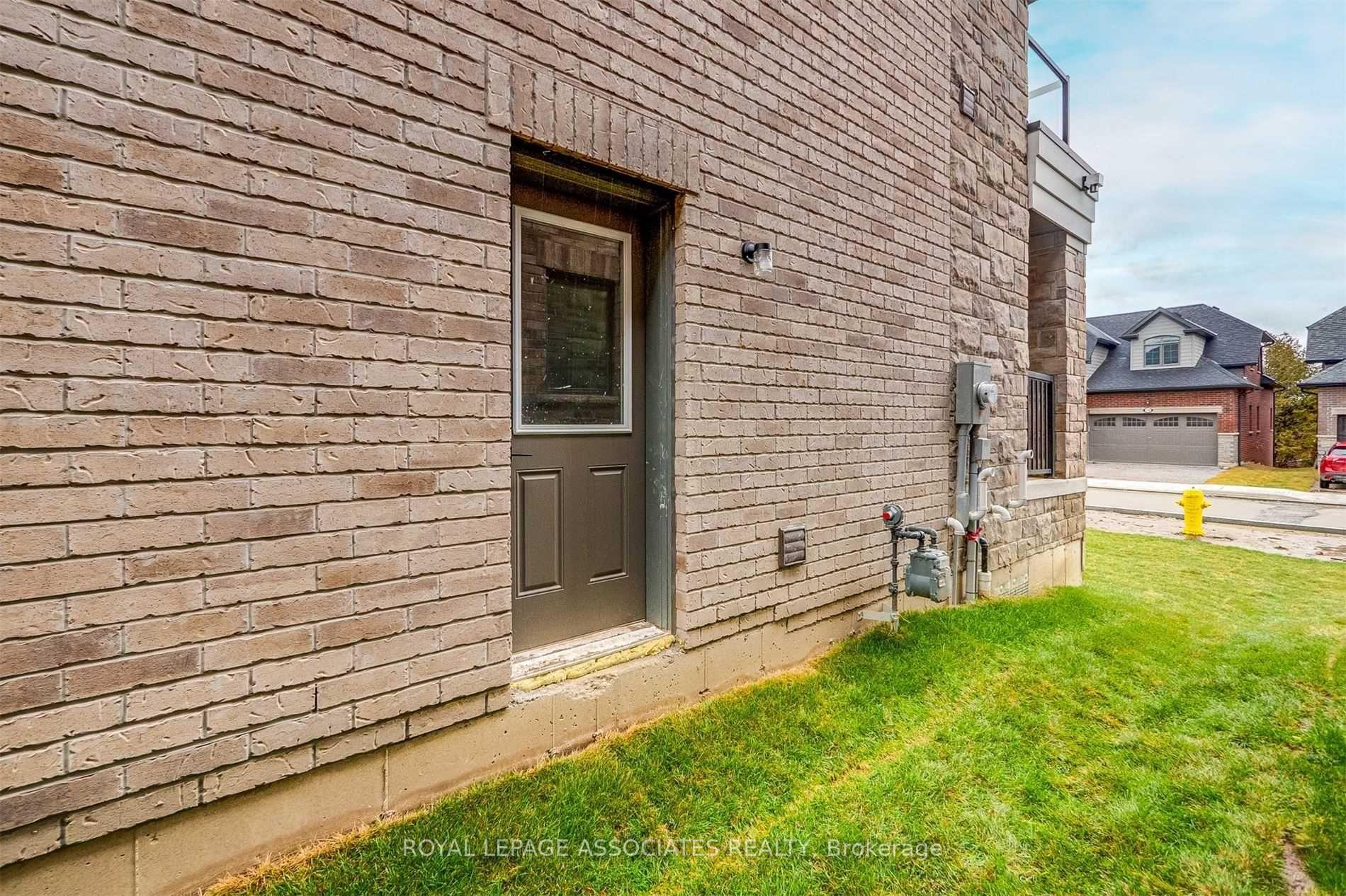 Photo 36 of 16 Ballinger Way, Uxbridge — HOMEH