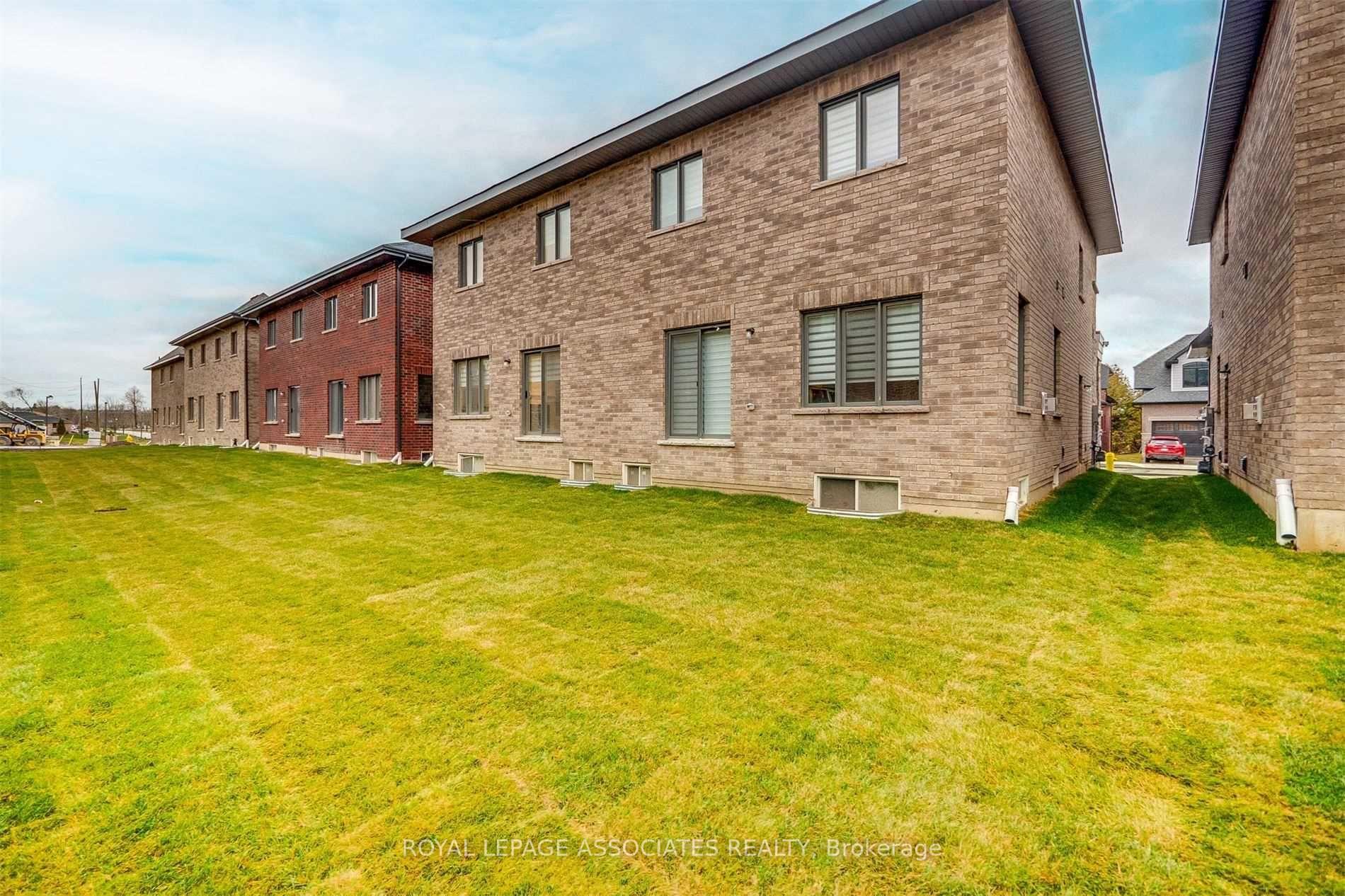 Photo 39 of 16 Ballinger Way, Uxbridge — HOMEH