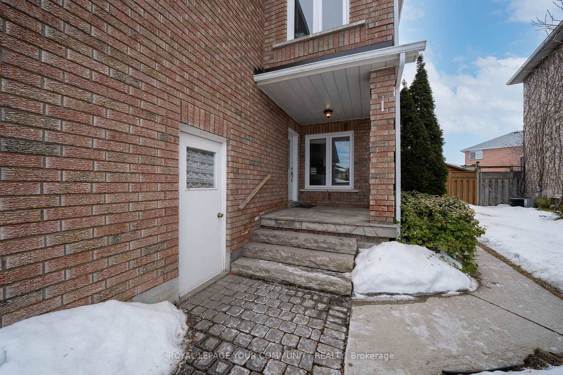 Photo 8 of 26 Coolspring Crescent, Caledon, Bolton East — HOMEH