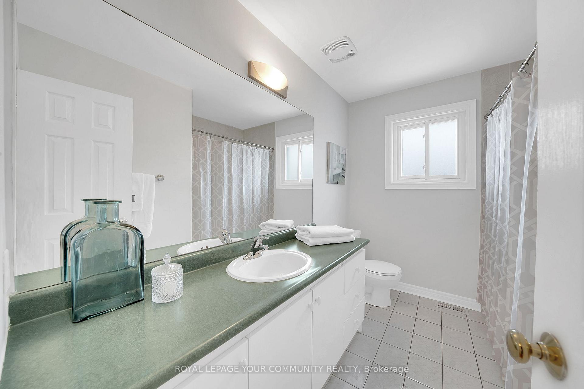 Photo 12 of 26 Coolspring Crescent, Caledon, Bolton East — HOMEH