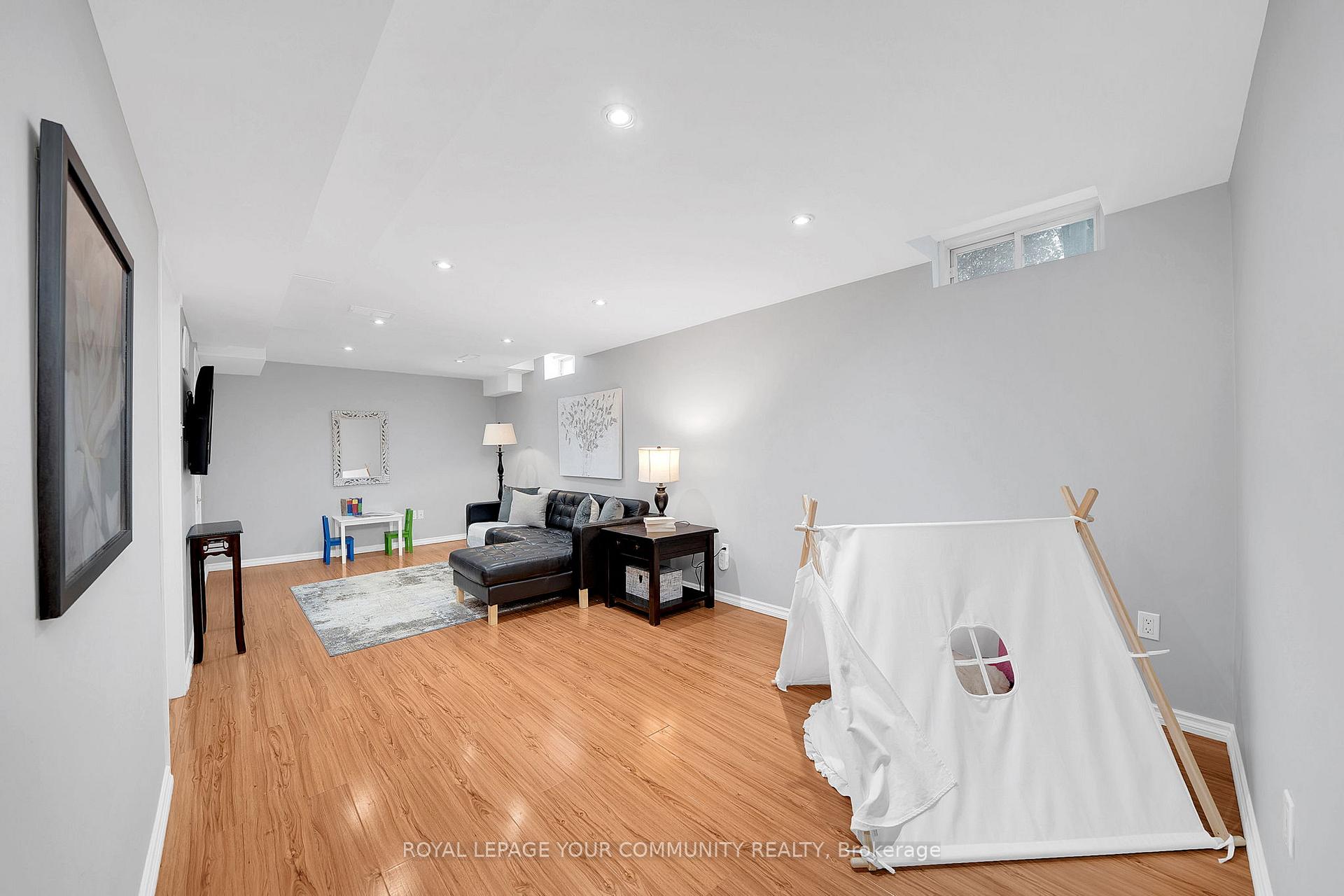 Photo 19 of 26 Coolspring Crescent, Caledon, Bolton East — HOMEH