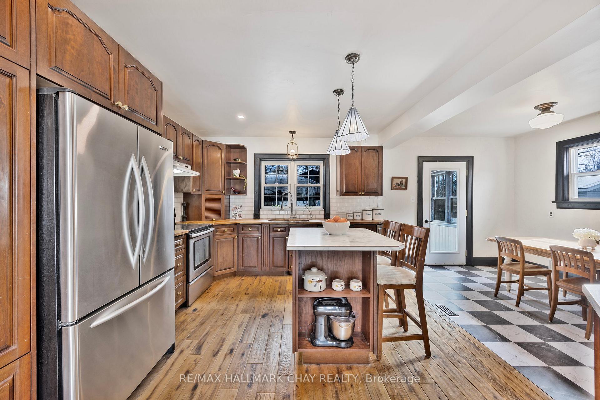 Photo 8 of 89 Sanford Street, Barrie, Lakeshore — HOMEH