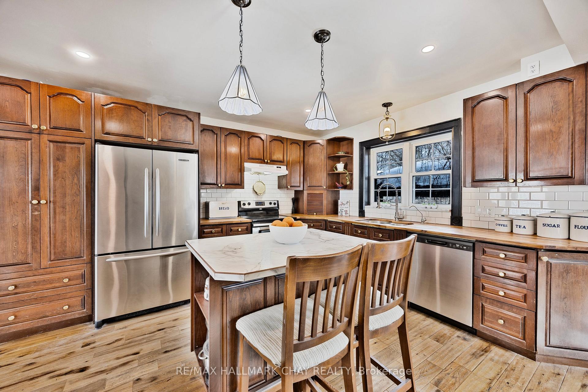 Photo 7 of 89 Sanford Street, Barrie, Lakeshore — HOMEH