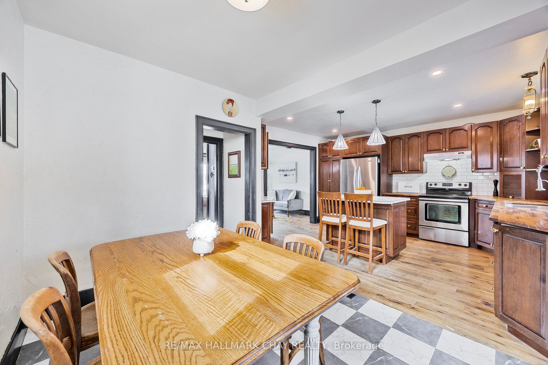 Photo 9 of 89 Sanford Street, Barrie, Lakeshore — HOMEH