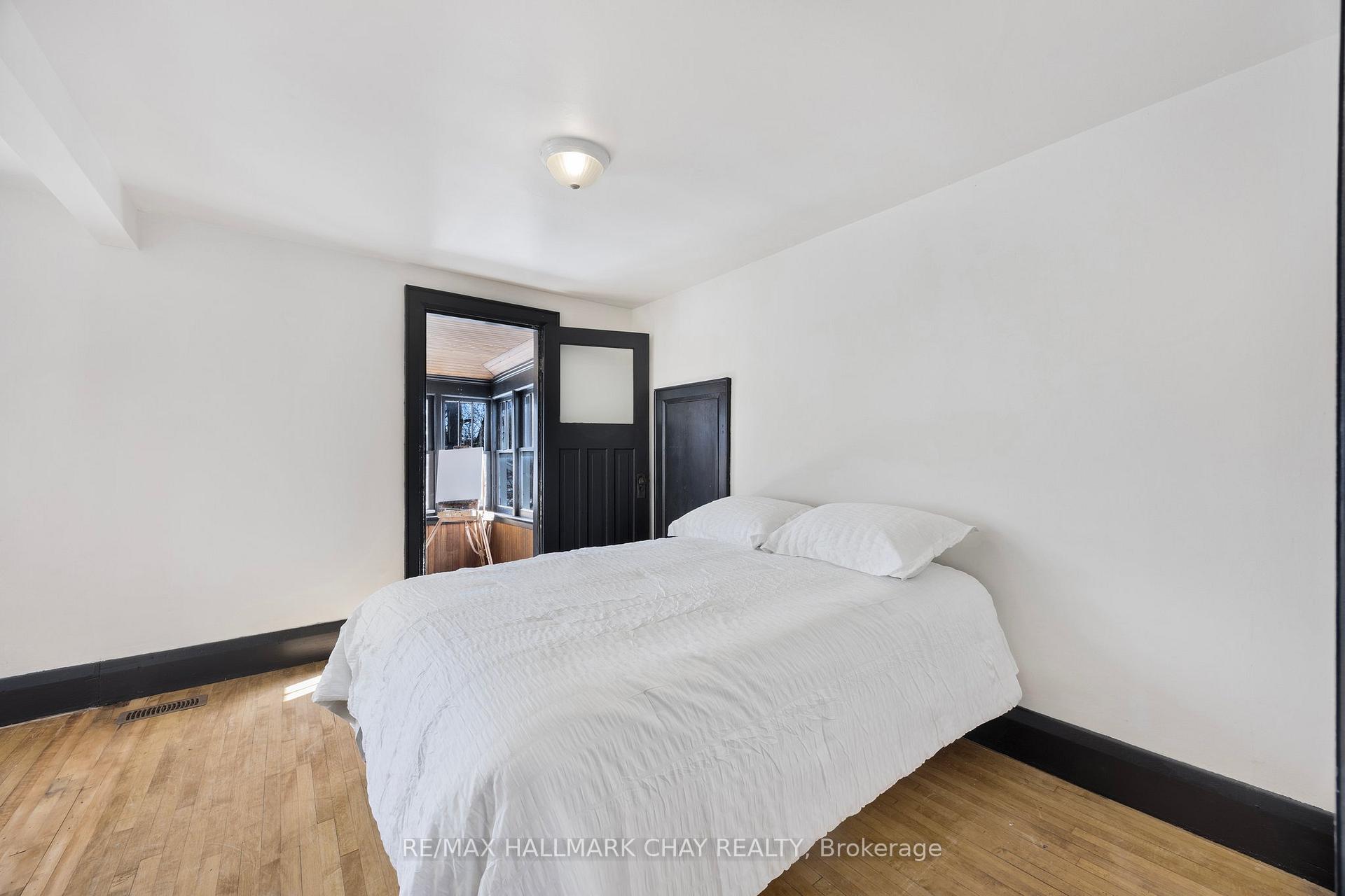 Photo 12 of 89 Sanford Street, Barrie, Lakeshore — HOMEH