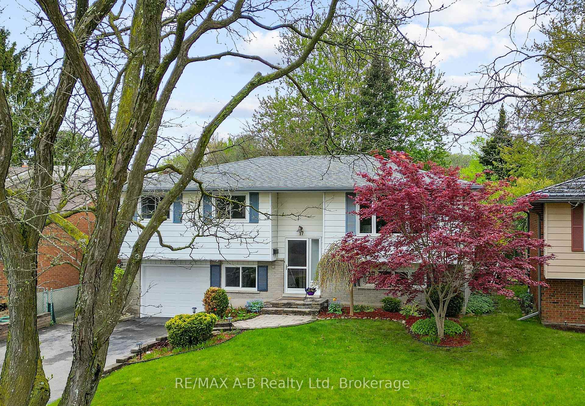 Photo 1 of 17 Mulberry Lane, Waterloo — HOMEH