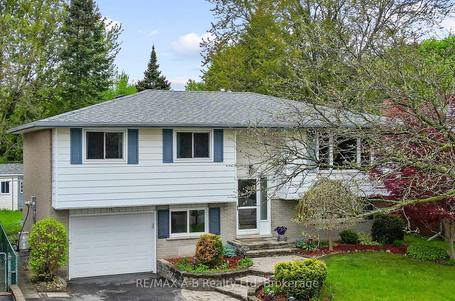 Photo 3 of 17 Mulberry Lane, Waterloo — HOMEH