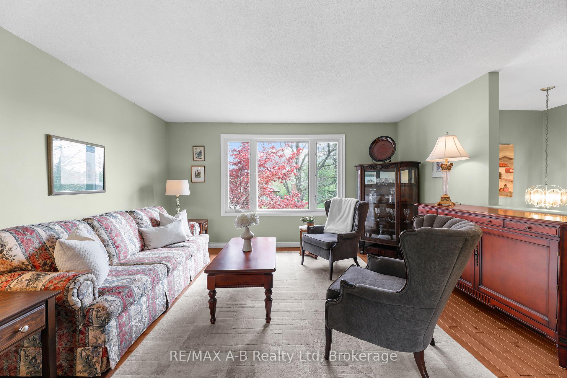 Photo 6 of 17 Mulberry Lane, Waterloo — HOMEH