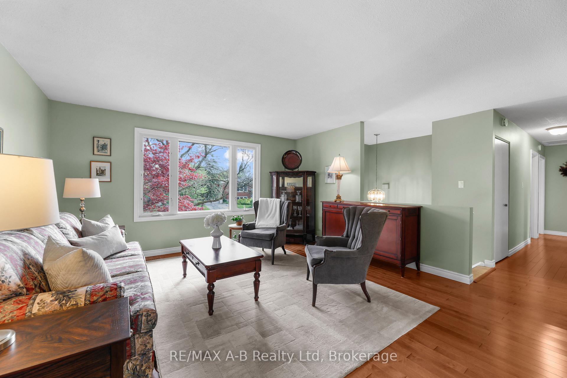 Photo 5 of 17 Mulberry Lane, Waterloo — HOMEH