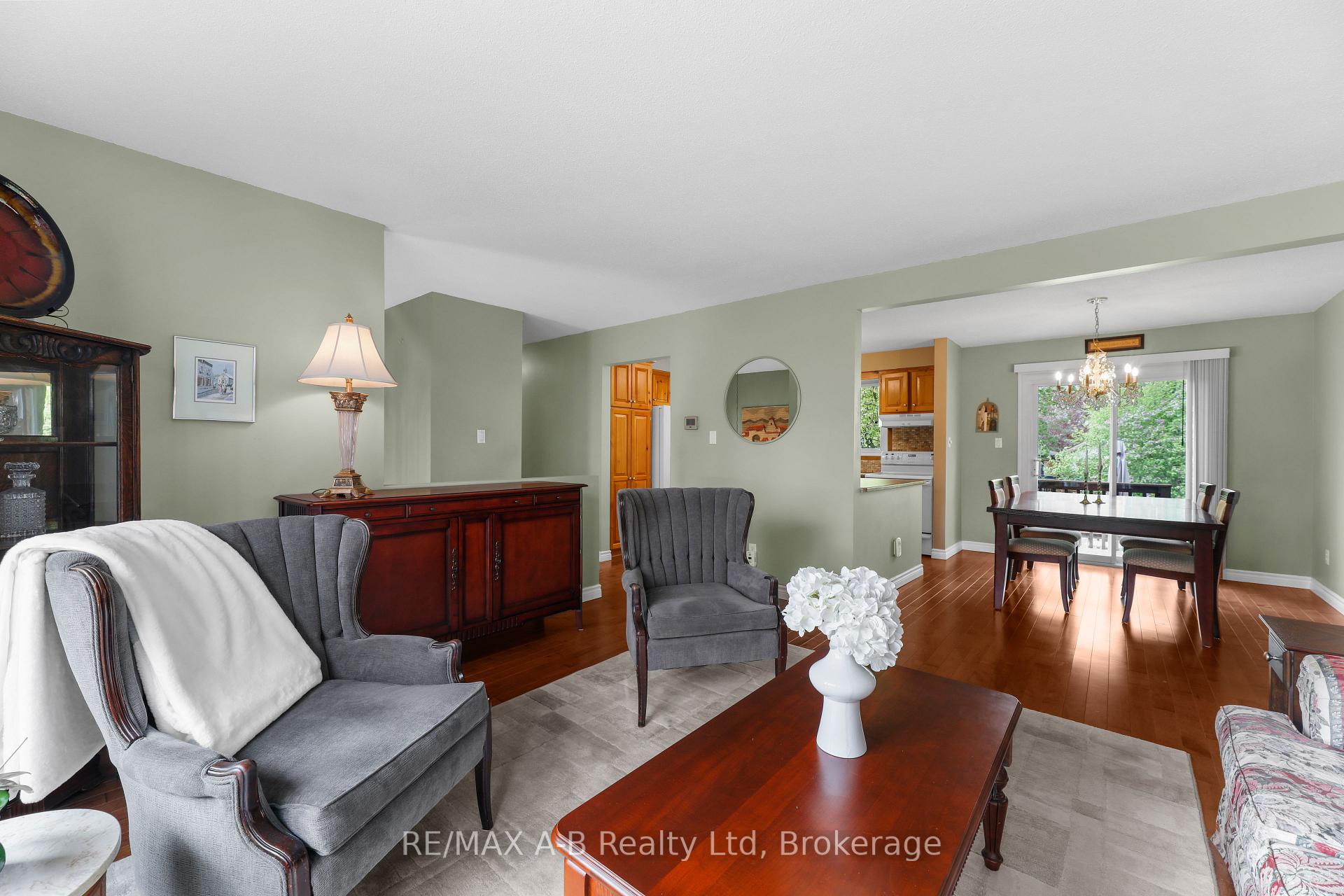 Photo 2 of 17 Mulberry Lane, Waterloo — HOMEH