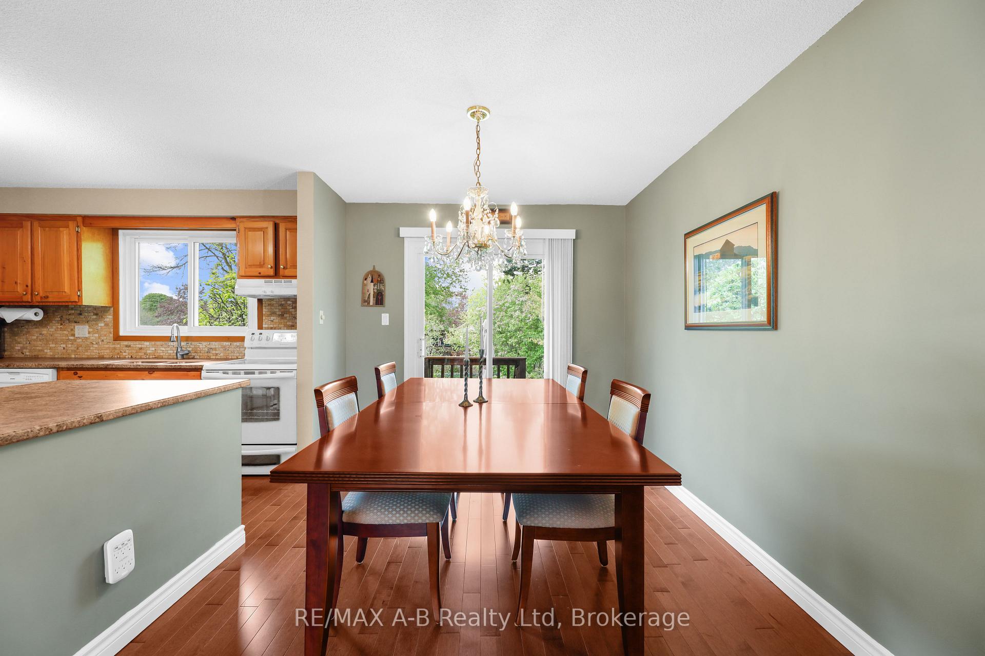 Photo 10 of 17 Mulberry Lane, Waterloo — HOMEH