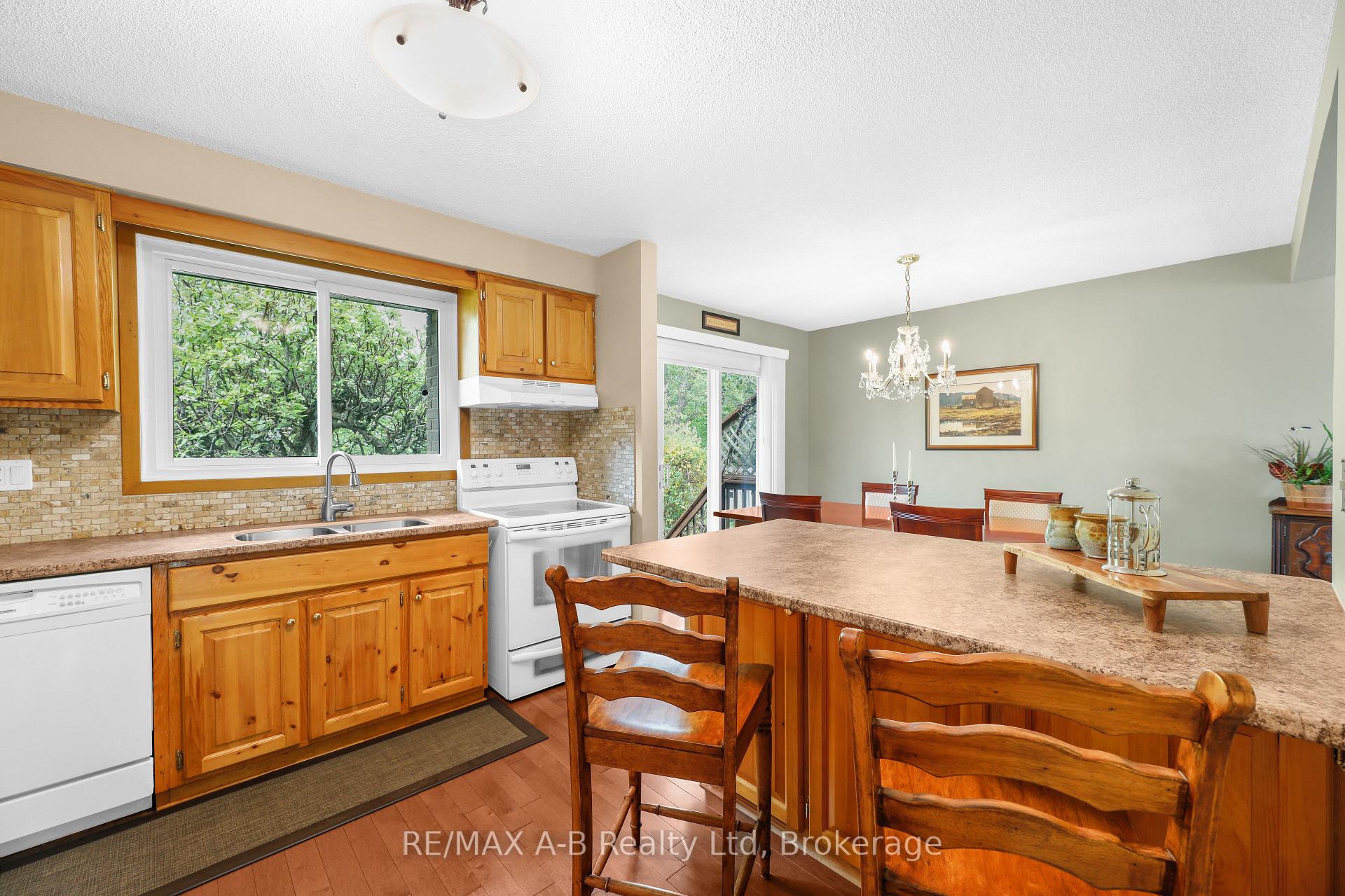 Photo 9 of 17 Mulberry Lane, Waterloo — HOMEH