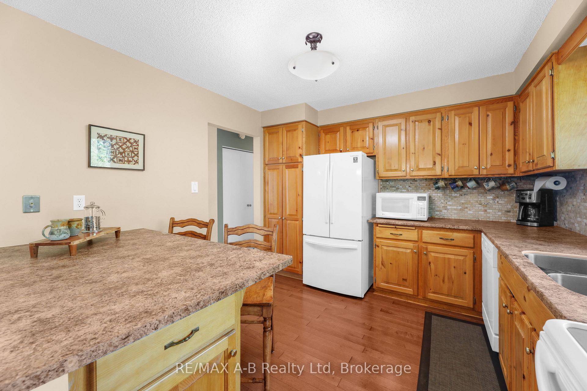 Photo 8 of 17 Mulberry Lane, Waterloo — HOMEH