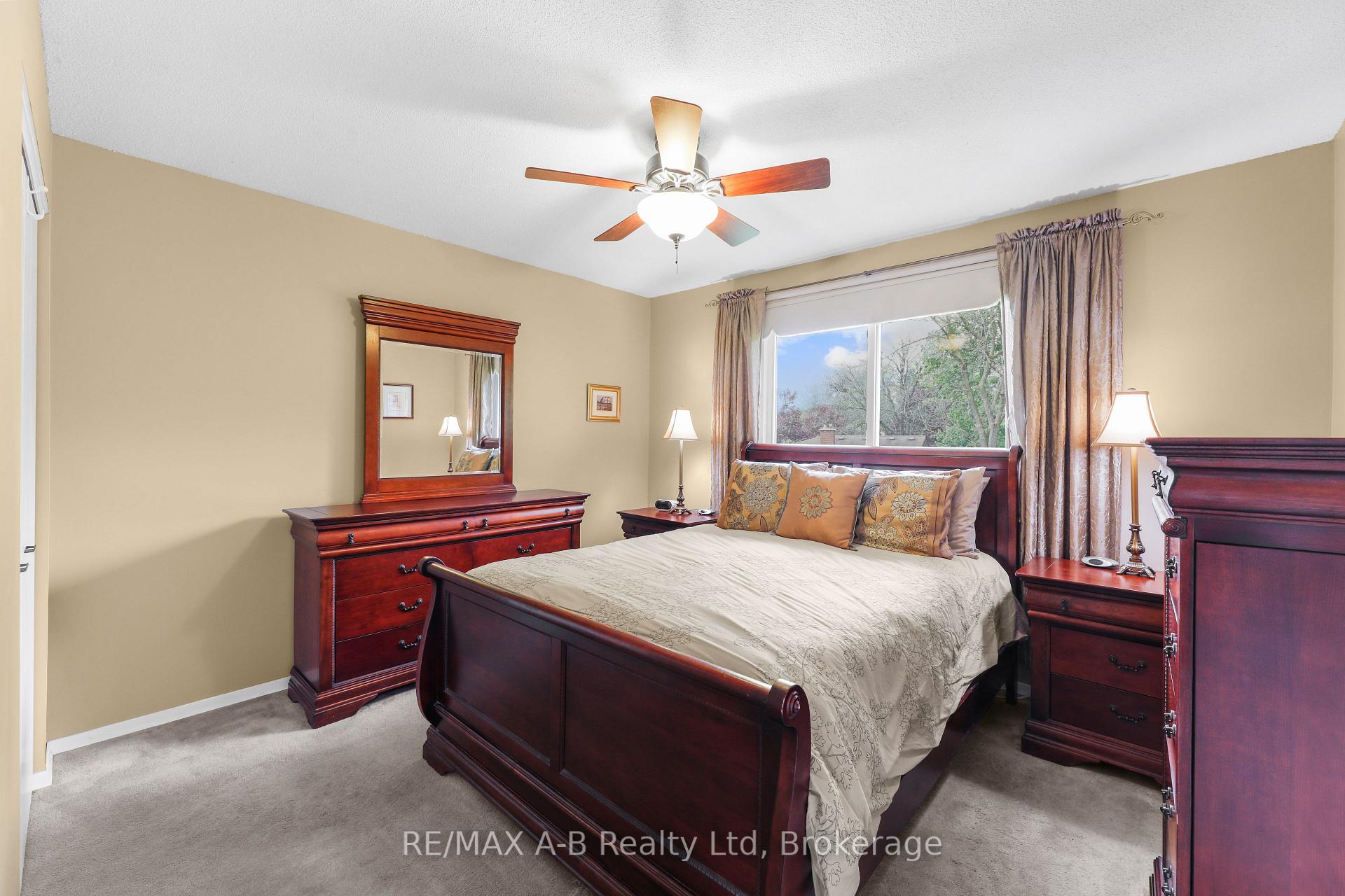 Photo 15 of 17 Mulberry Lane, Waterloo — HOMEH