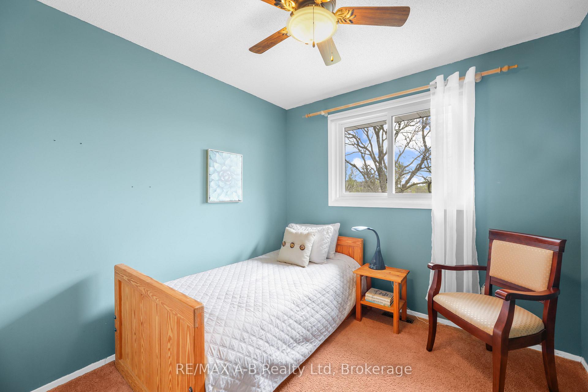 Photo 12 of 17 Mulberry Lane, Waterloo — HOMEH