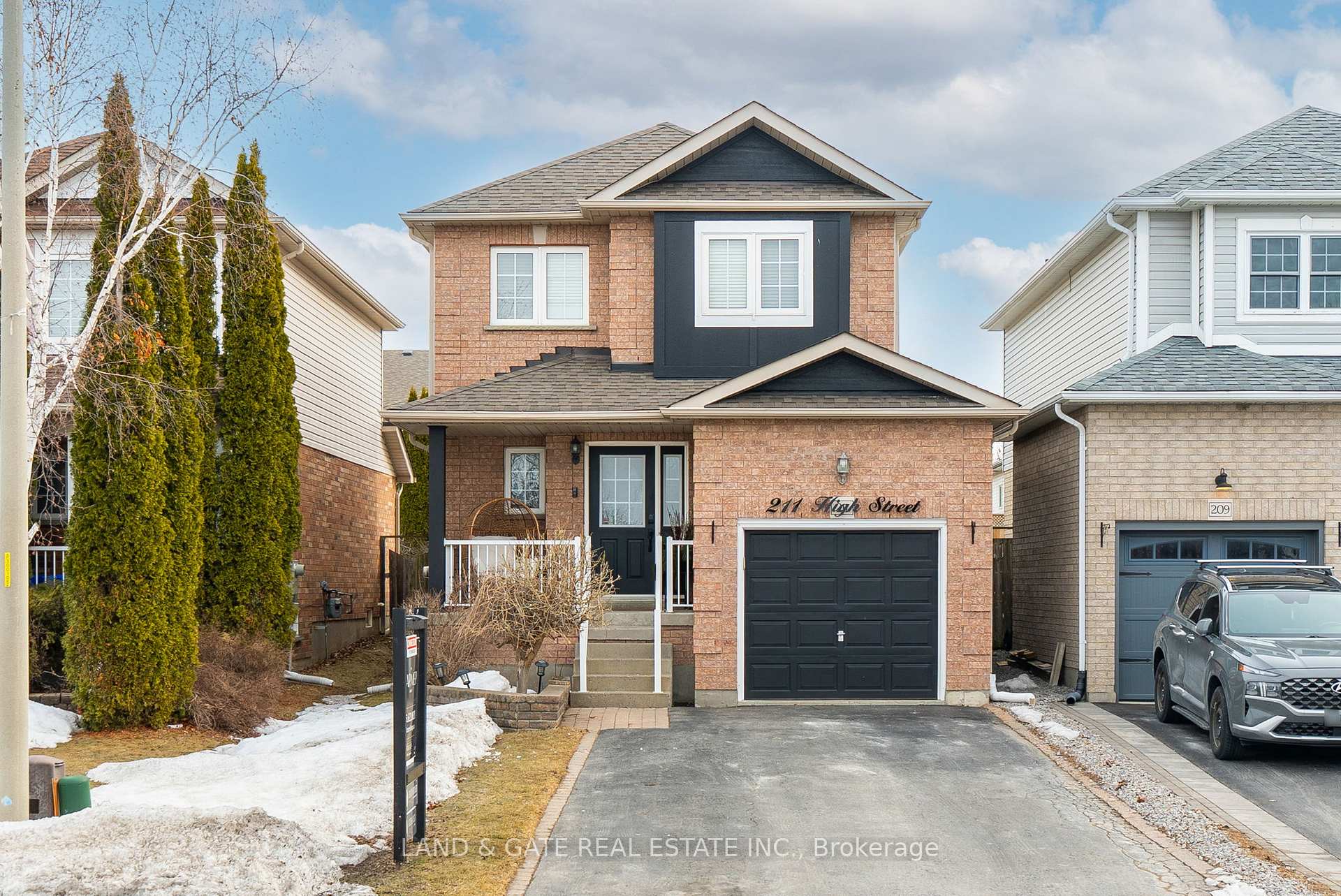 Photo 1 of 211 High Street, Clarington, Bowmanville — HOMEH