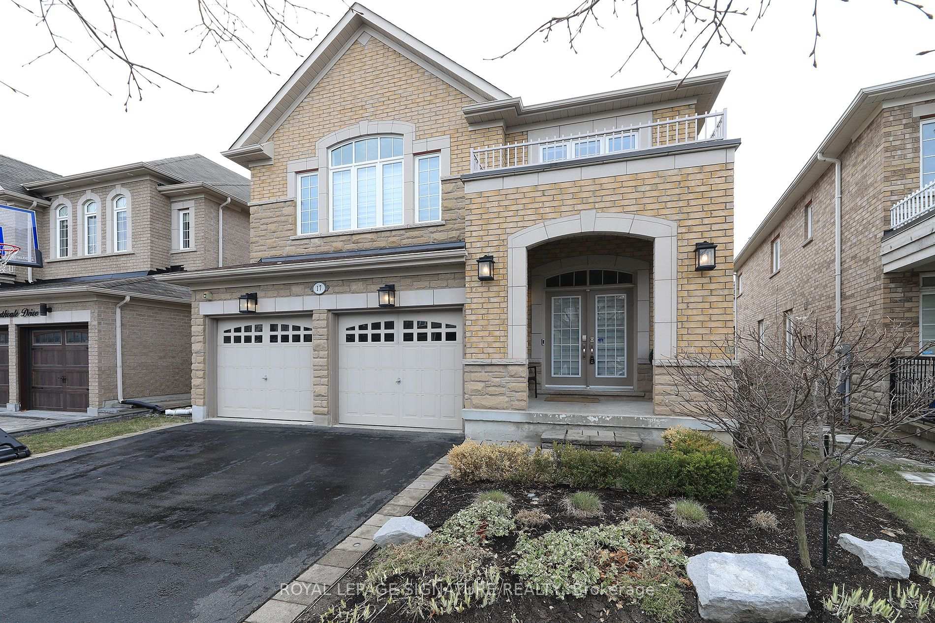 Photo 1 of 17 Southvale Drive, Vaughan, Patterson — HOMEH