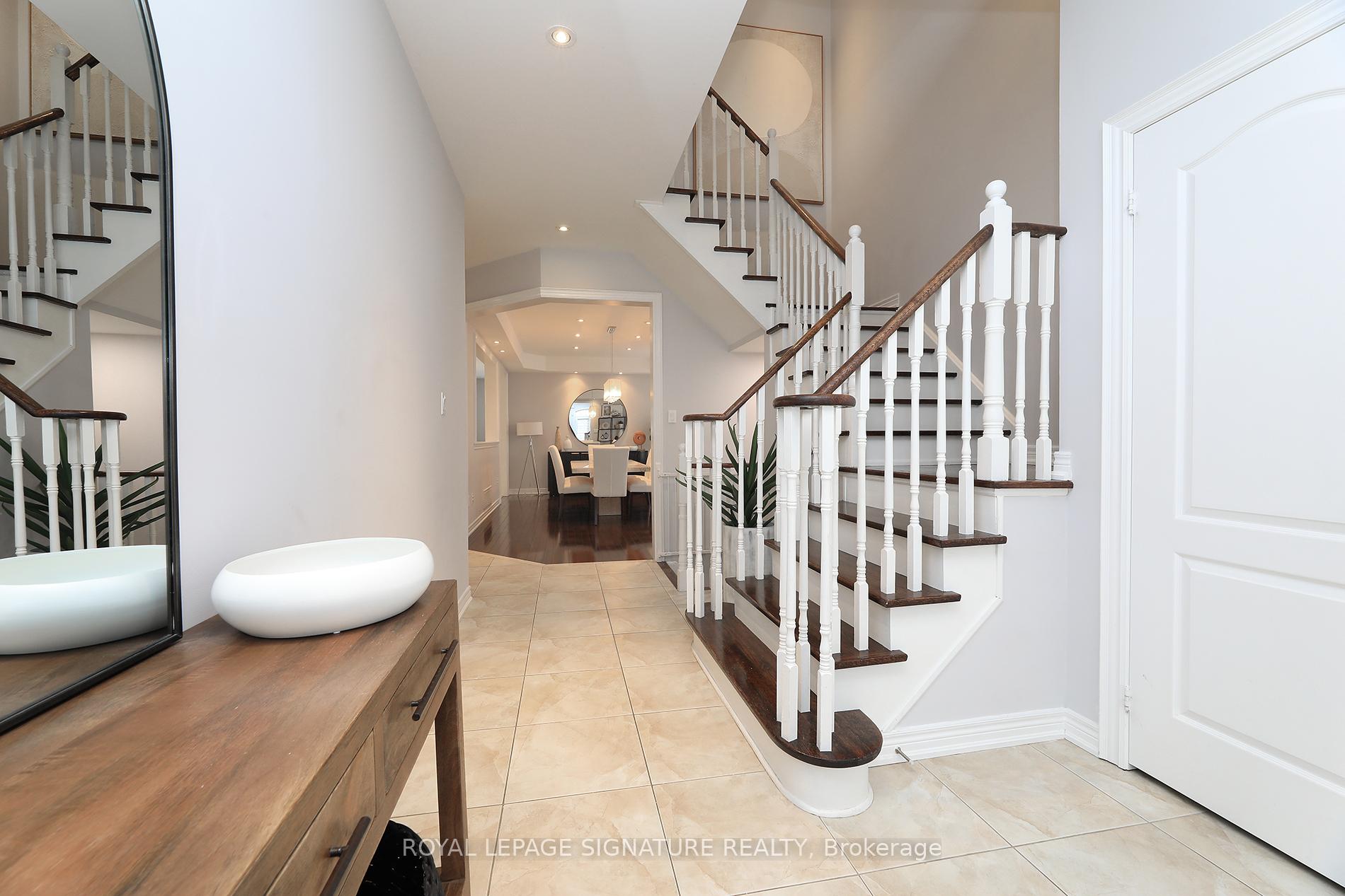 Photo 5 of 17 Southvale Drive, Vaughan, Patterson — HOMEH