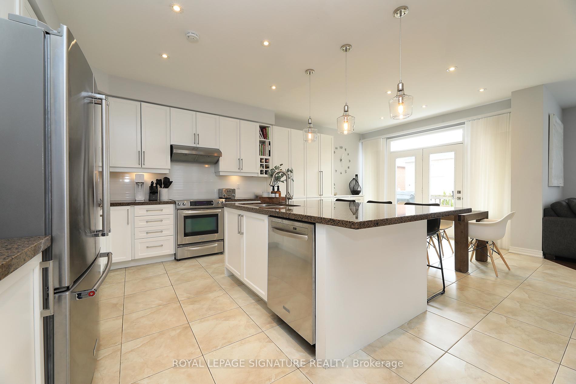Photo 8 of 17 Southvale Drive, Vaughan, Patterson — HOMEH