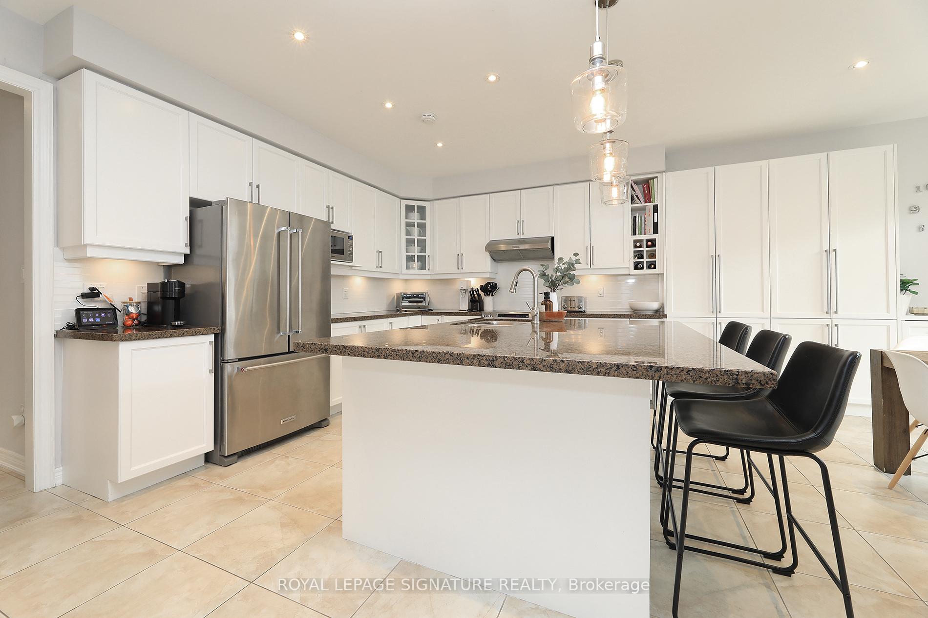 Photo 3 of 17 Southvale Drive, Vaughan, Patterson — HOMEH
