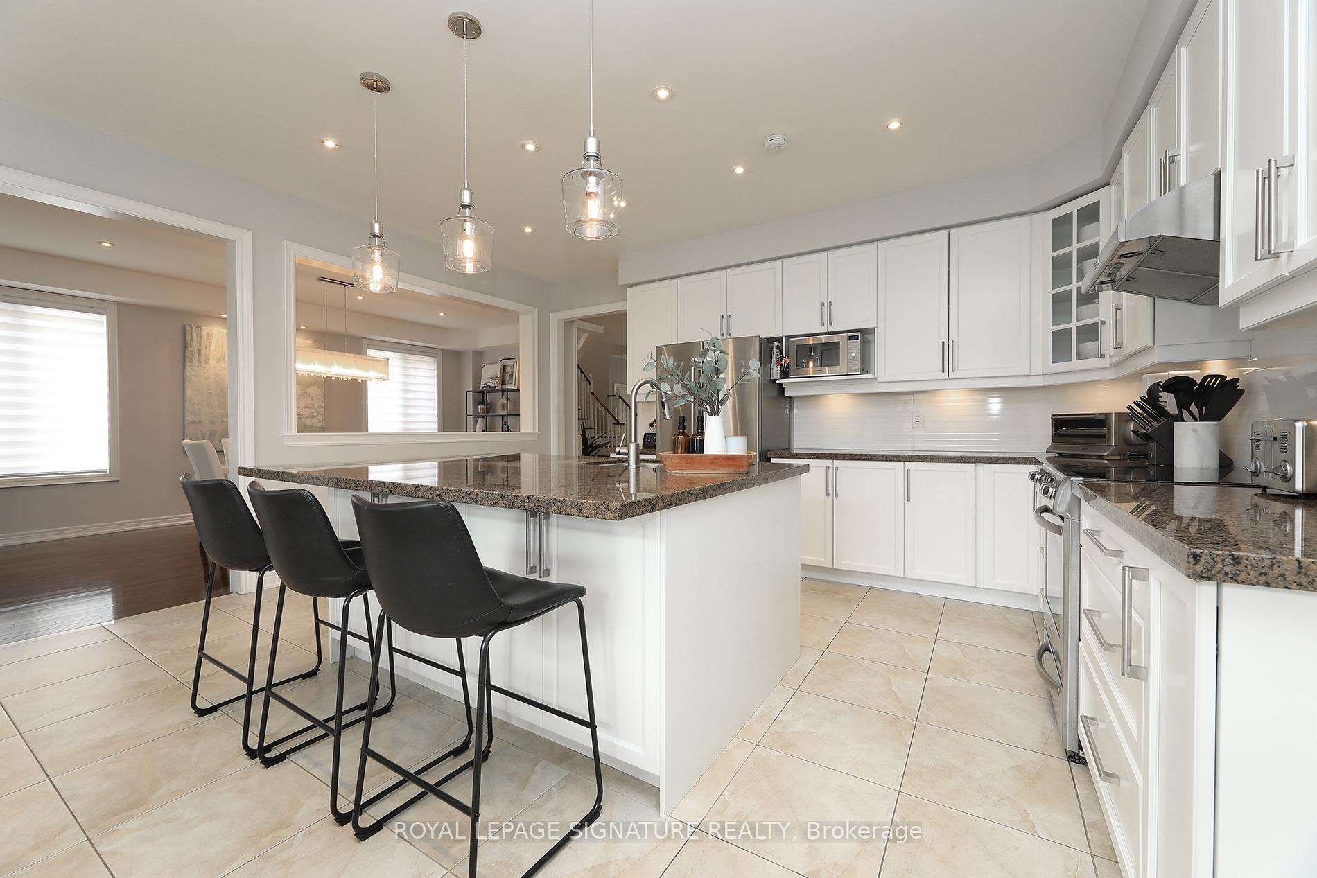 Photo 34 of 17 Southvale Drive, Vaughan, Patterson — HOMEH