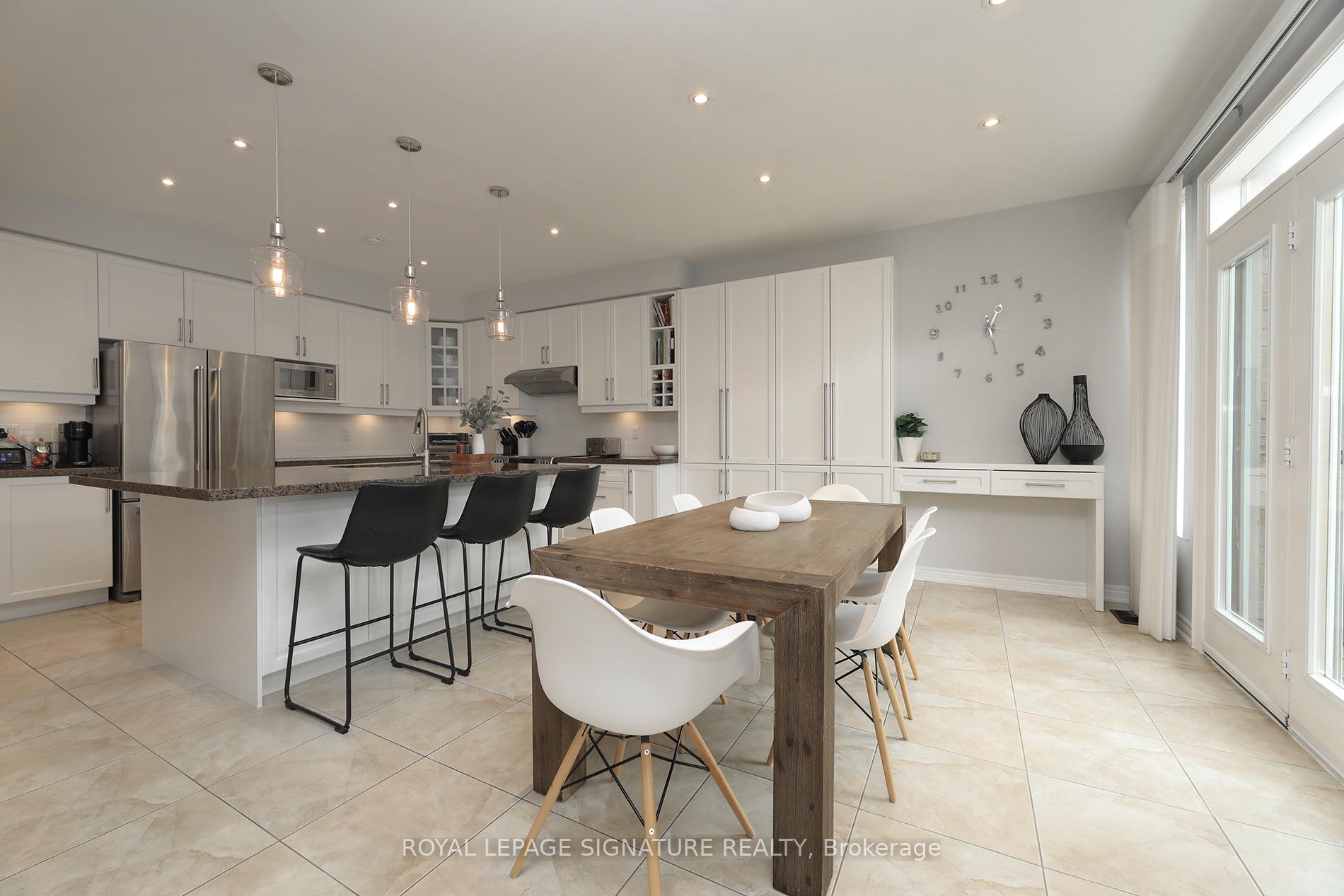 Photo 6 of 17 Southvale Drive, Vaughan, Patterson — HOMEH