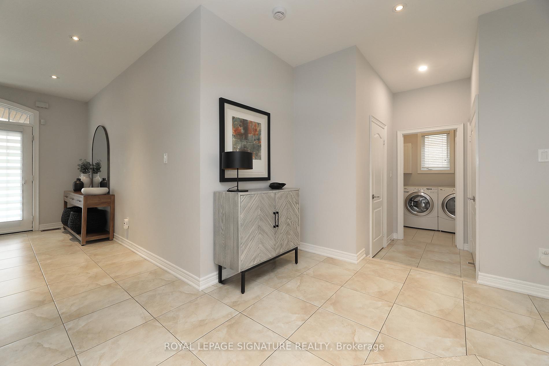 Photo 10 of 17 Southvale Drive, Vaughan, Patterson — HOMEH