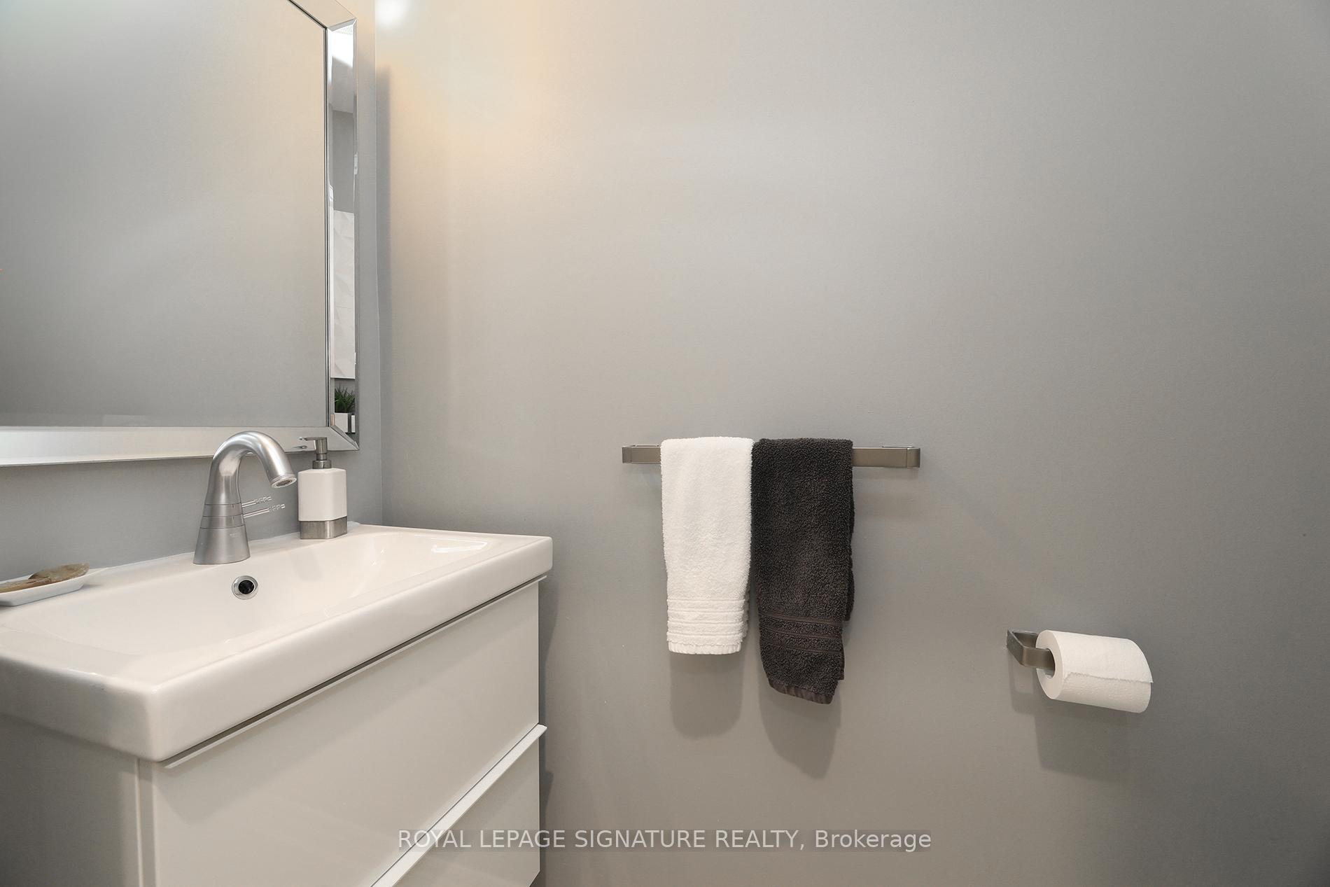 Photo 12 of 17 Southvale Drive, Vaughan, Patterson — HOMEH