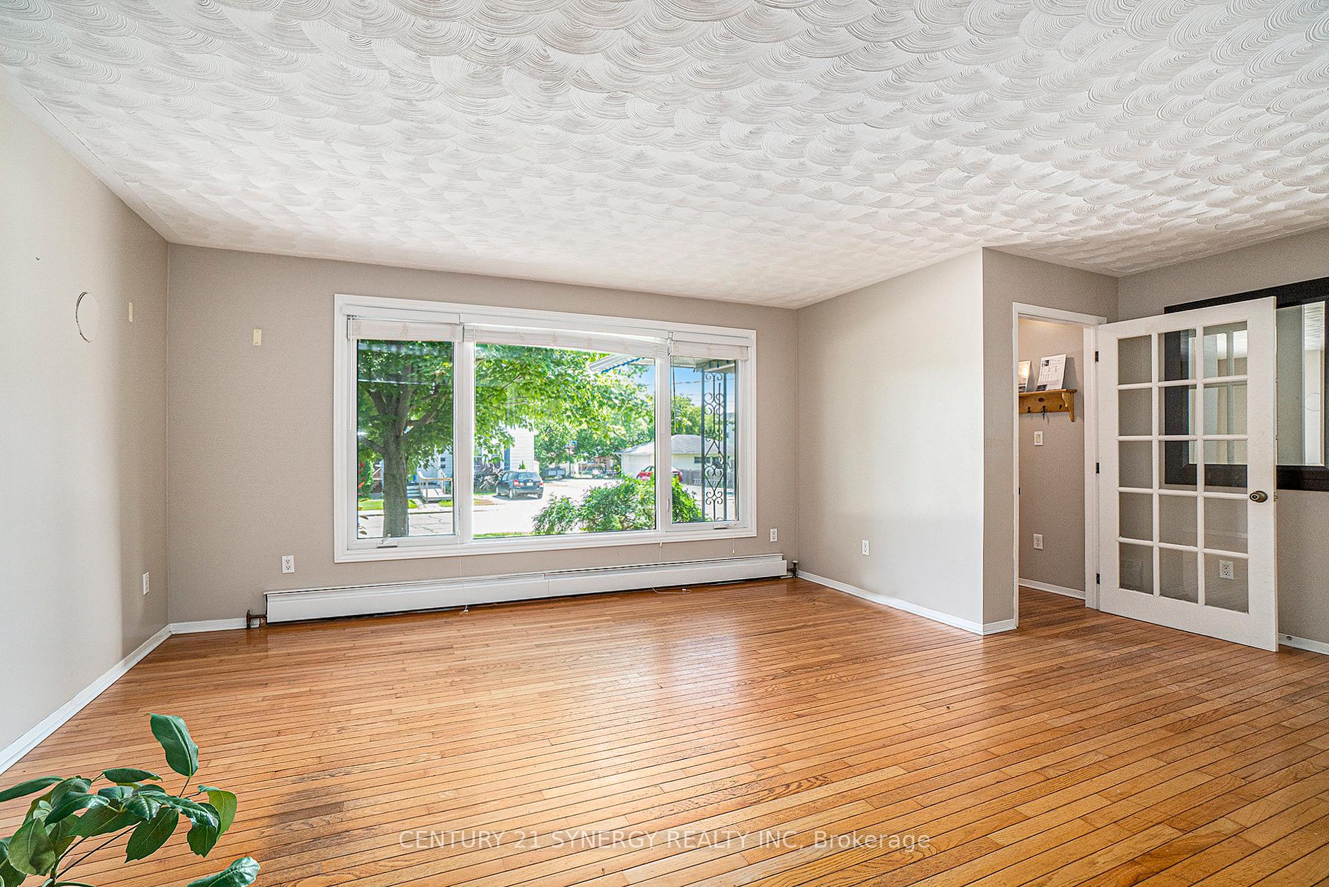 Photo 10 of 6 Strathcona Street, Smiths Falls — HOMEH