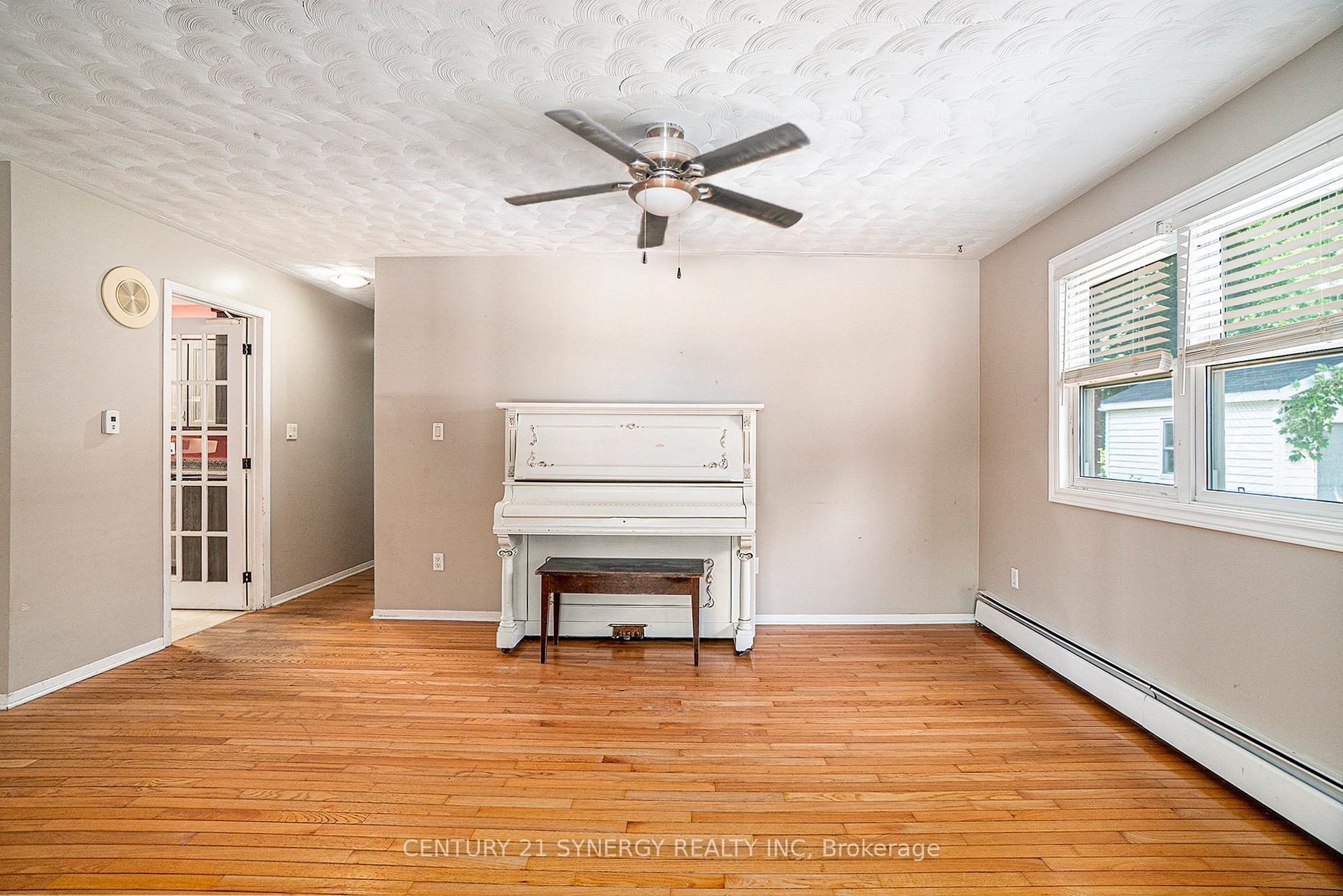 Photo 15 of 6 Strathcona Street, Smiths Falls — HOMEH